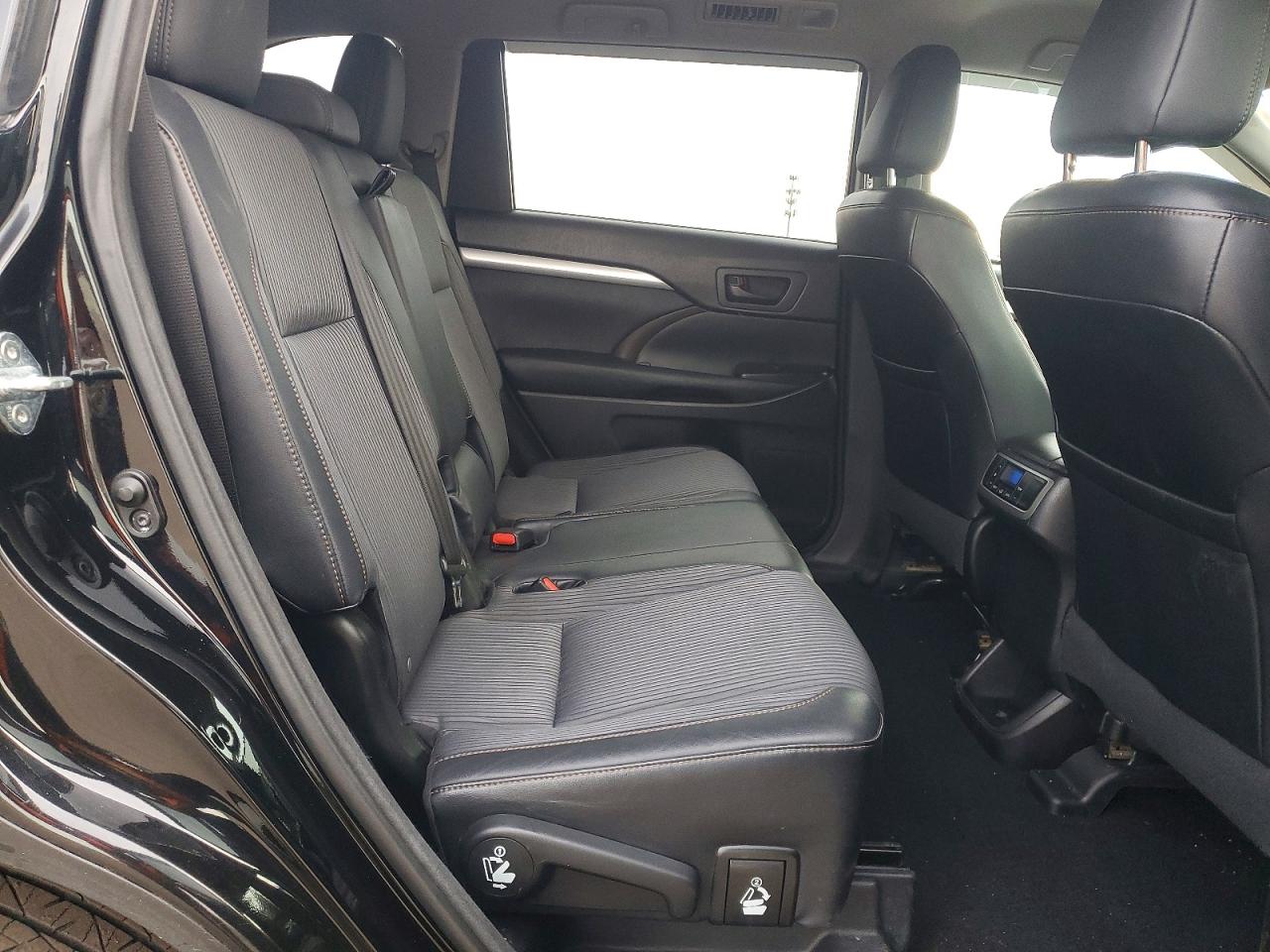 2015 Toyota Highlander Le Black vin: 5TDBKRFH3FS146189