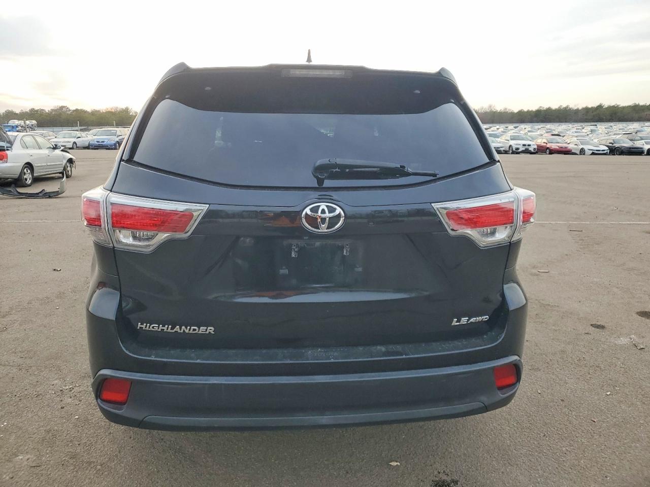 2015 Toyota Highlander Le Black vin: 5TDBKRFH3FS146189