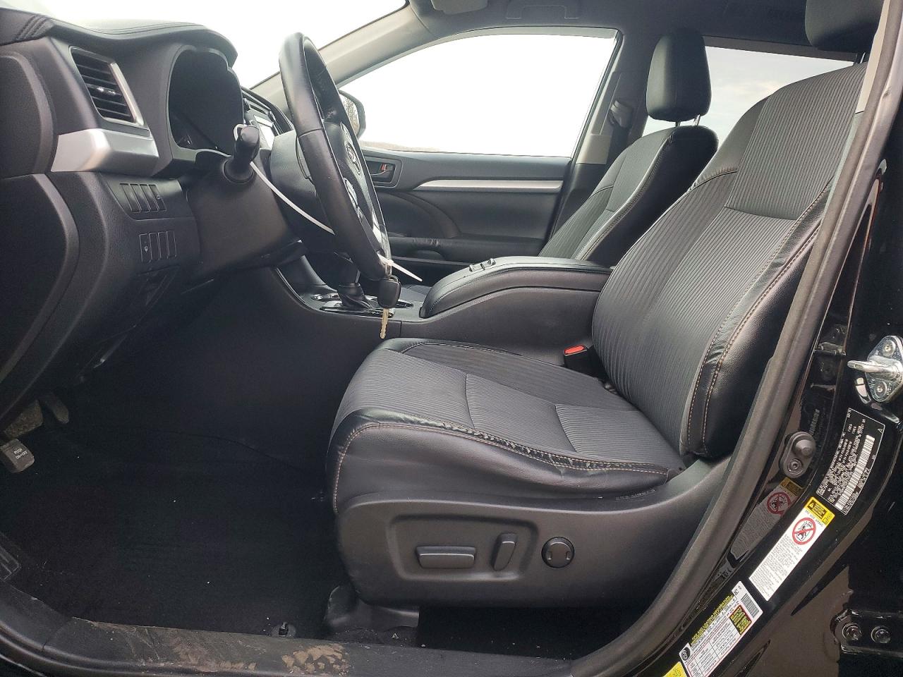 2015 Toyota Highlander Le Black vin: 5TDBKRFH3FS146189