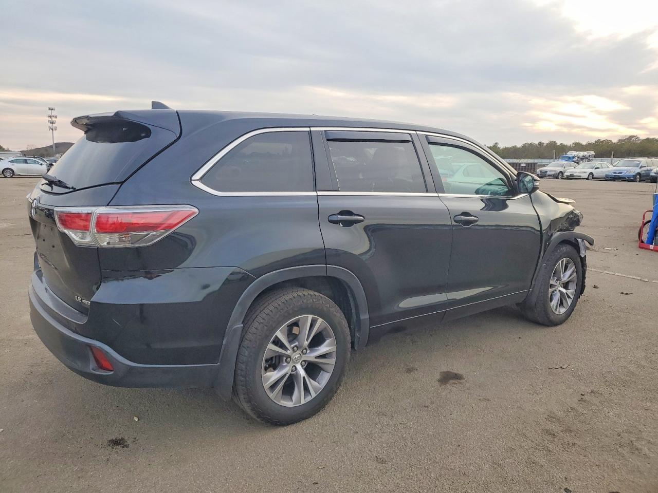 2015 Toyota Highlander Le Black vin: 5TDBKRFH3FS146189