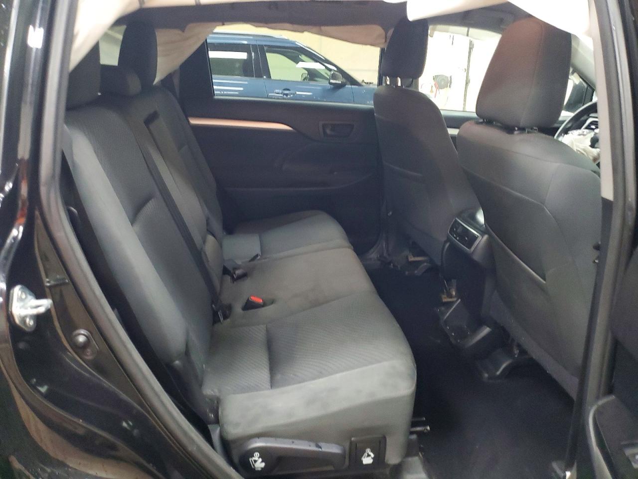 2015 Toyota Highlander Le Black vin: 5TDBKRFH3FS158214