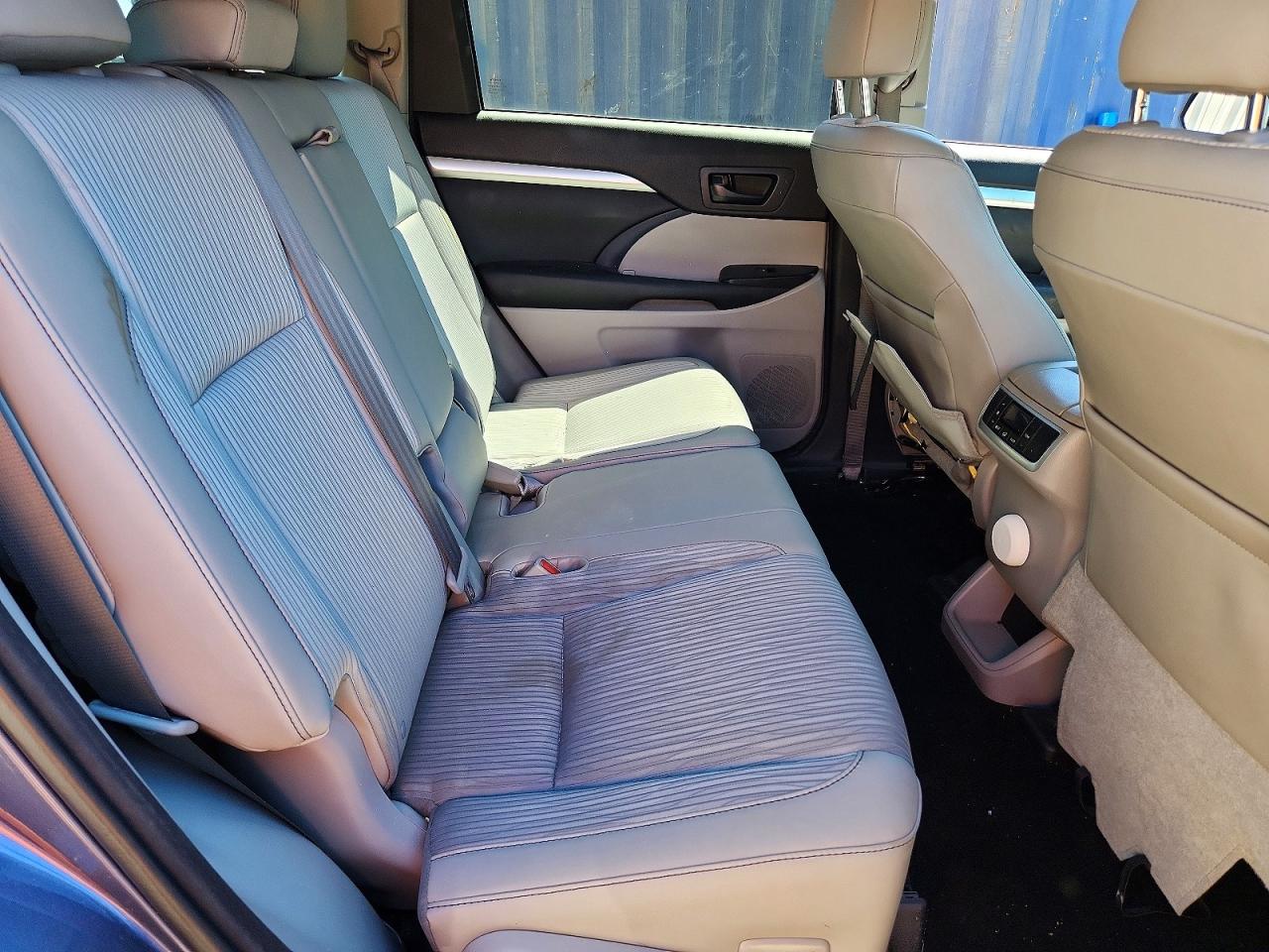 2015 Toyota Highlander Le Plus Blue vin: 5TDBKRFH3FS166734
