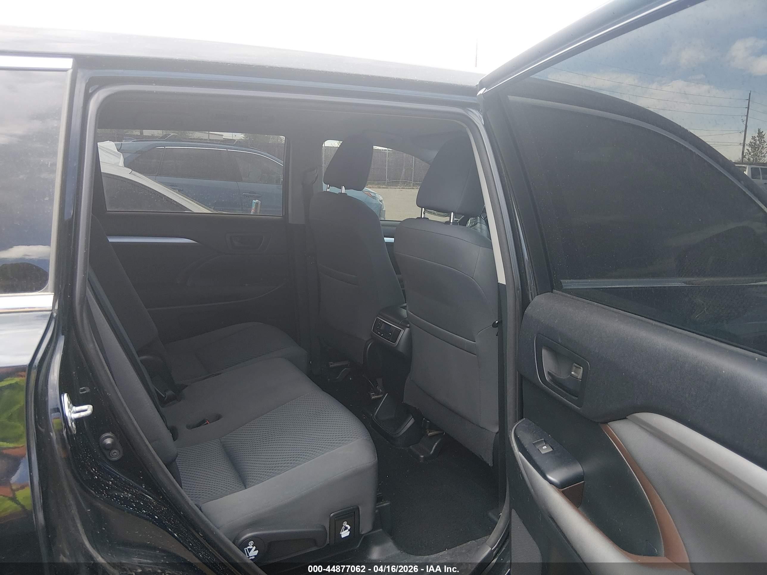 2015 Toyota Highlander Le V6 Black vin: 5TDBKRFH3FS181279