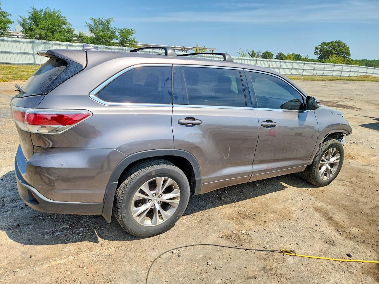 2014 Toyota Highlander Le Plus Silver vin: 5TDBKRFH4ES024987
