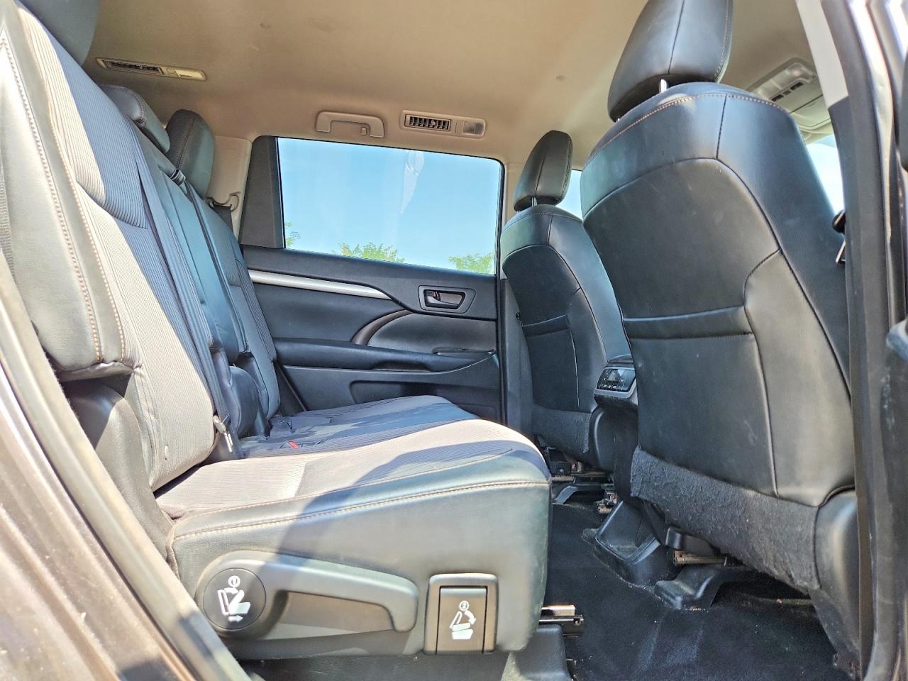 2014 Toyota Highlander Le Plus Silver vin: 5TDBKRFH4ES024987