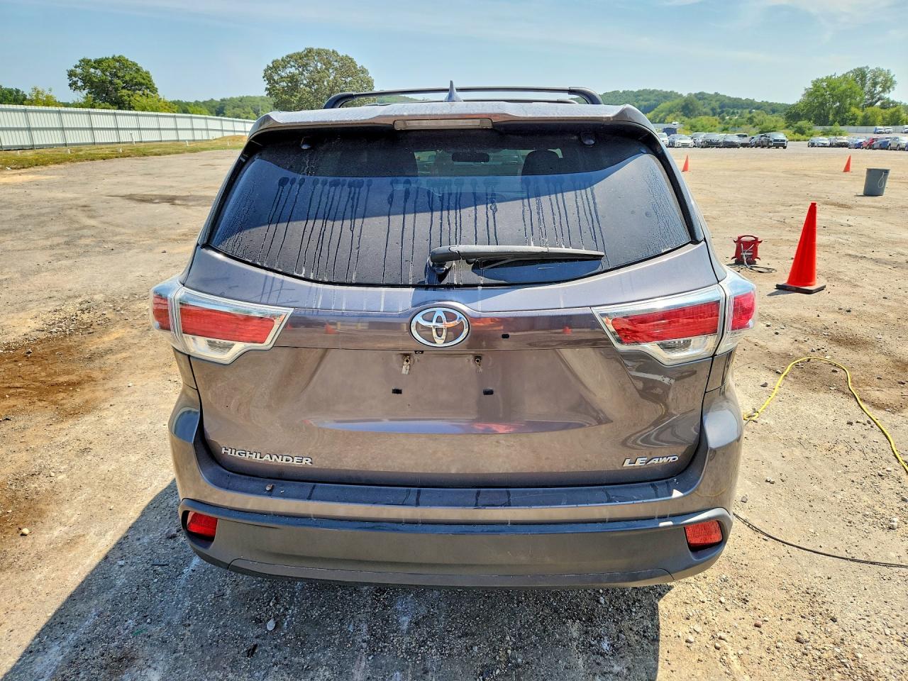2014 Toyota Highlander Le Plus Silver vin: 5TDBKRFH4ES024987
