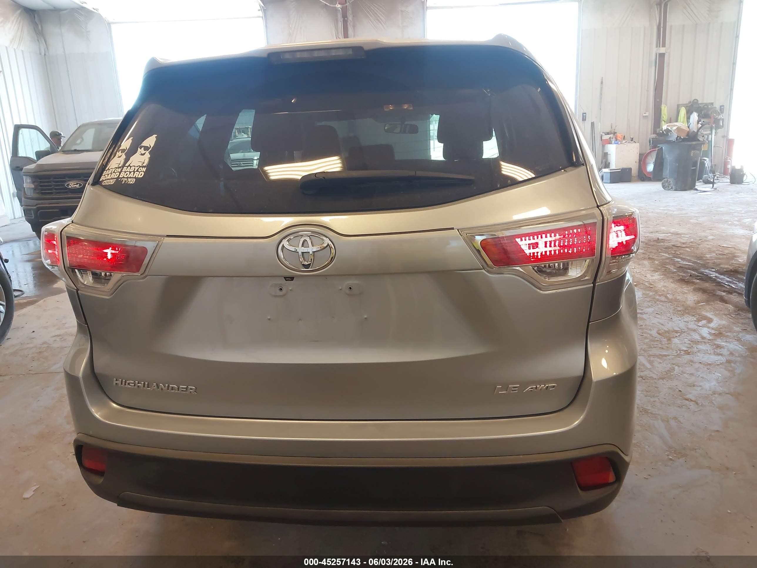 2014 Toyota Highlander Le V6 Silver vin: 5TDBKRFH4ES051803