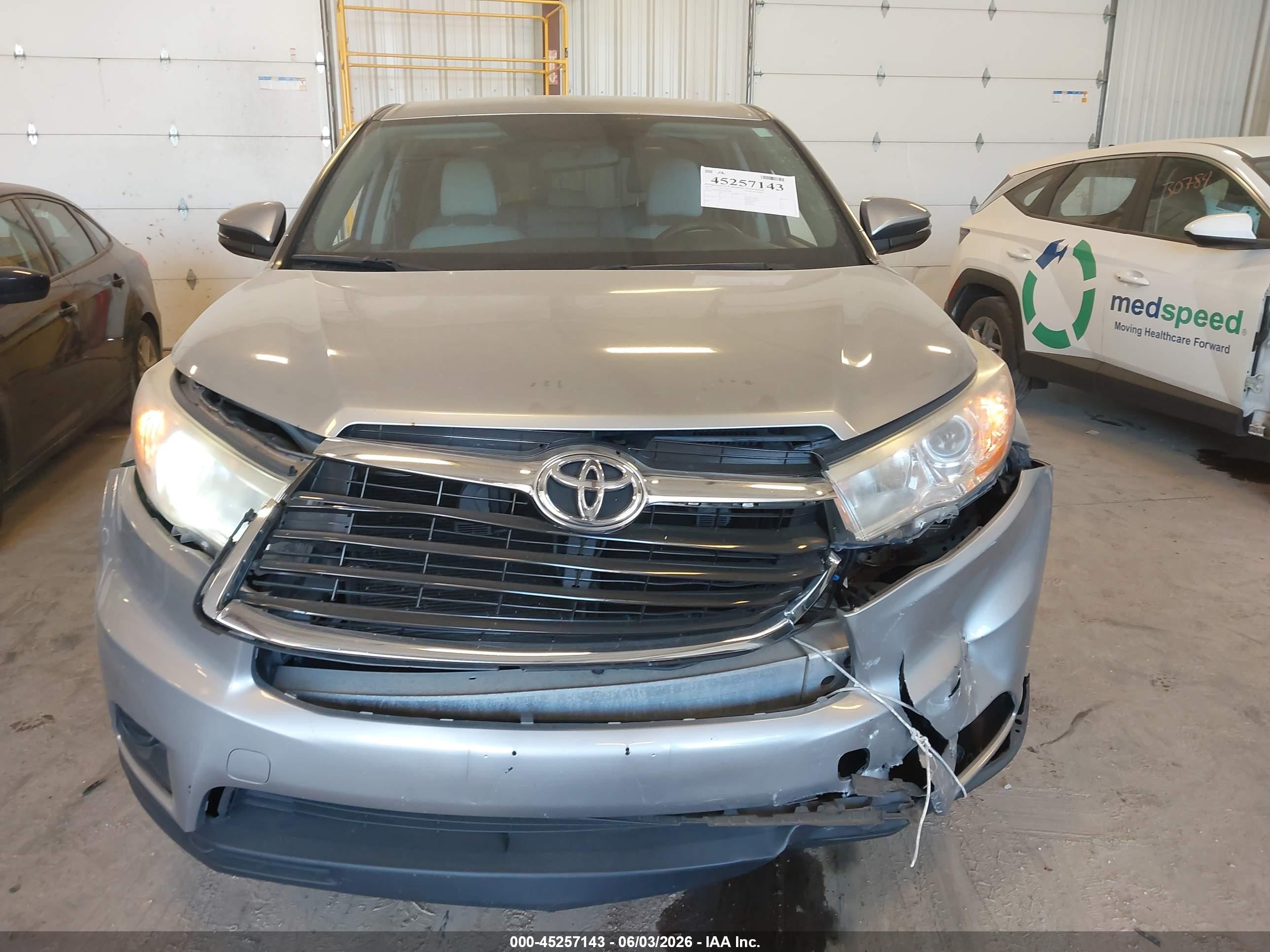 2014 Toyota Highlander Le V6 Silver vin: 5TDBKRFH4ES051803