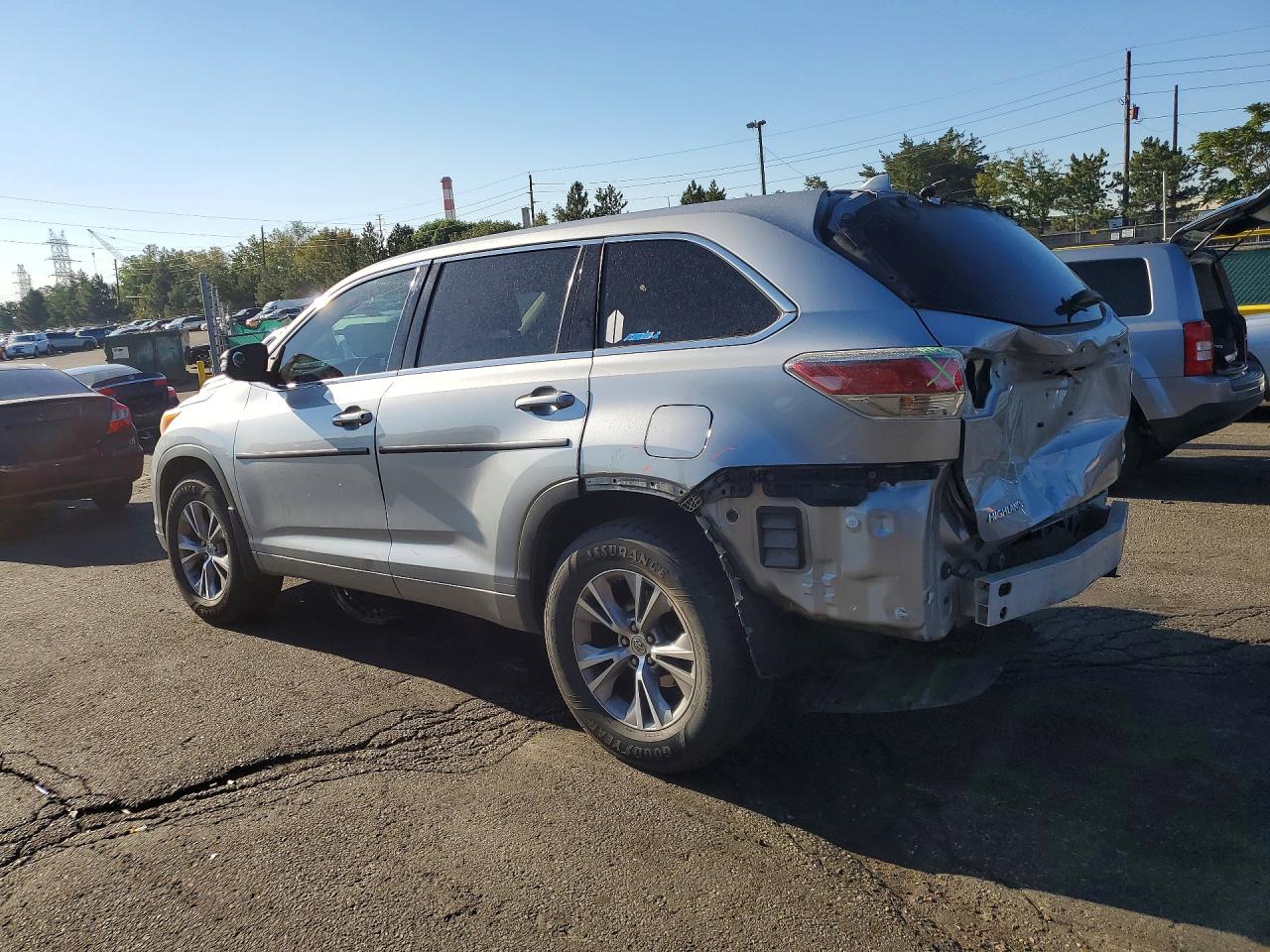 2014 Toyota Highlander Le Plus Silver vin: 5TDBKRFH4ES056578