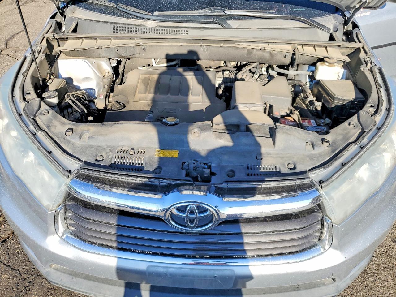 2014 Toyota Highlander Le Plus Silver vin: 5TDBKRFH4ES056578