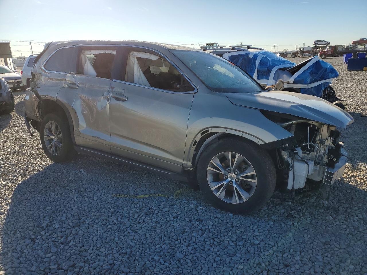 2014 Toyota Highlander Le Silver vin: 5TDBKRFH4ES071503