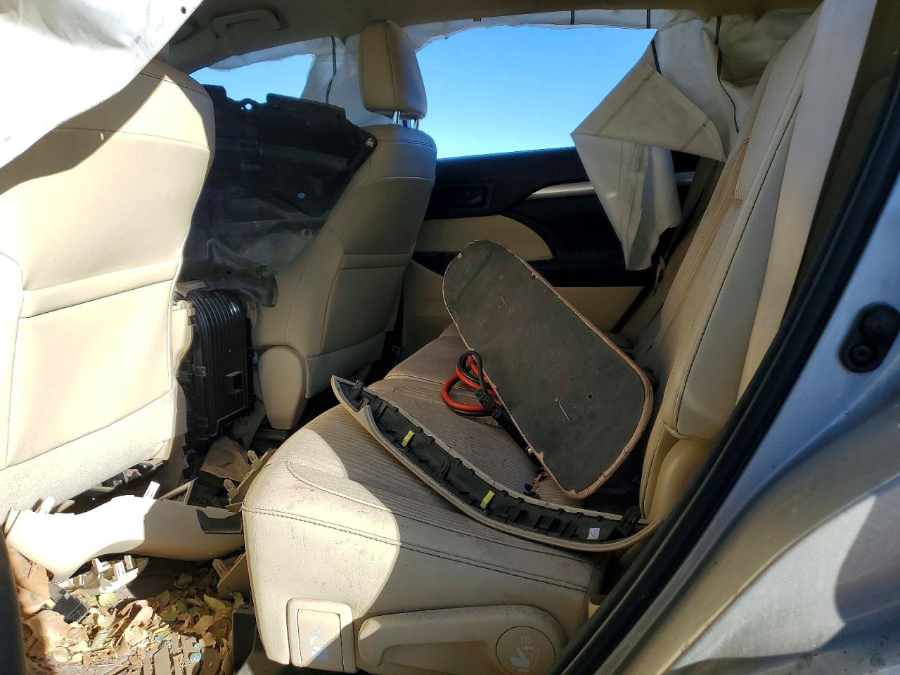 2014 Toyota Highlander Le Silver vin: 5TDBKRFH4ES071503