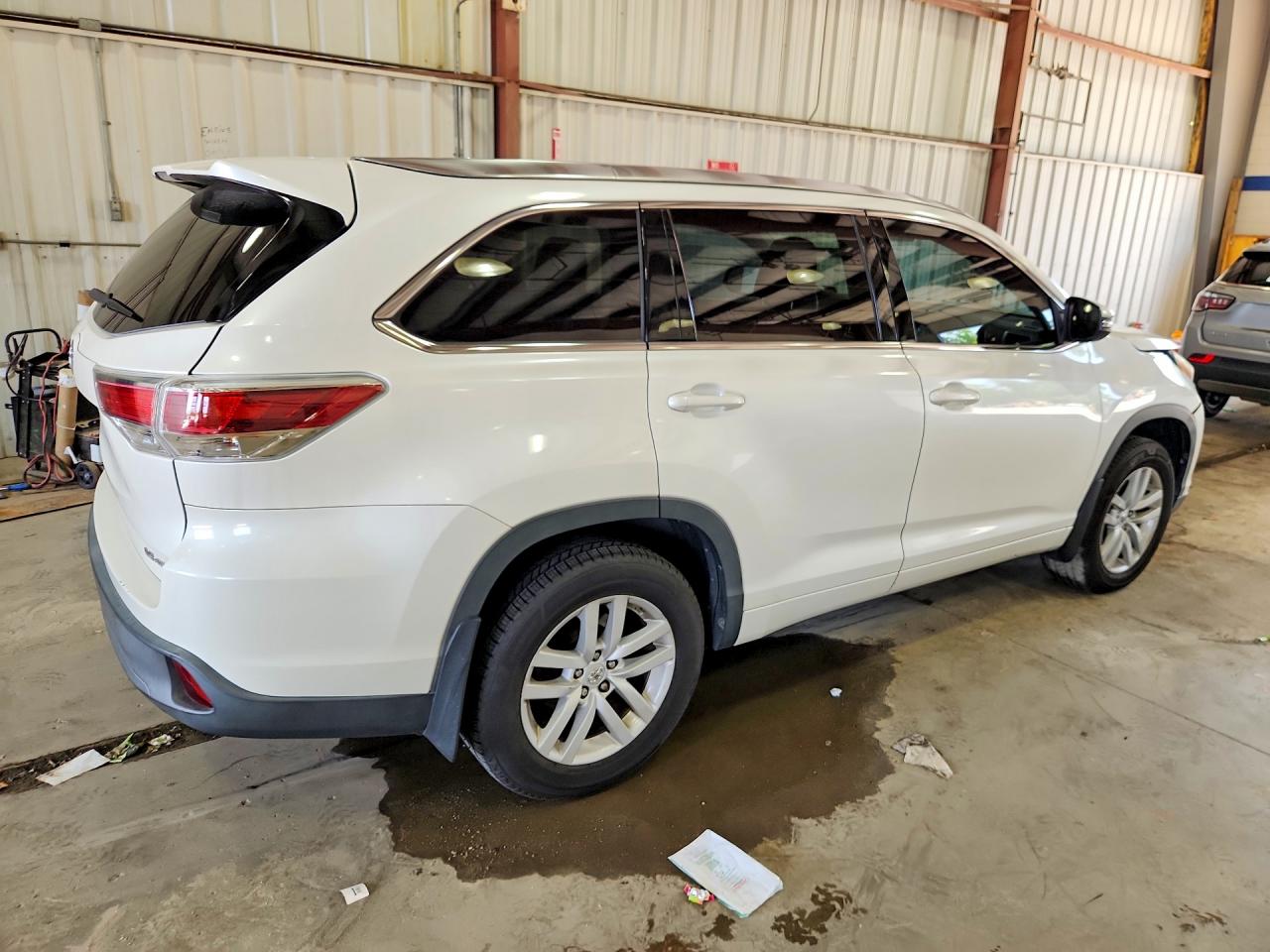2015 Toyota Highlander Le White vin: 5TDBKRFH4FS121429