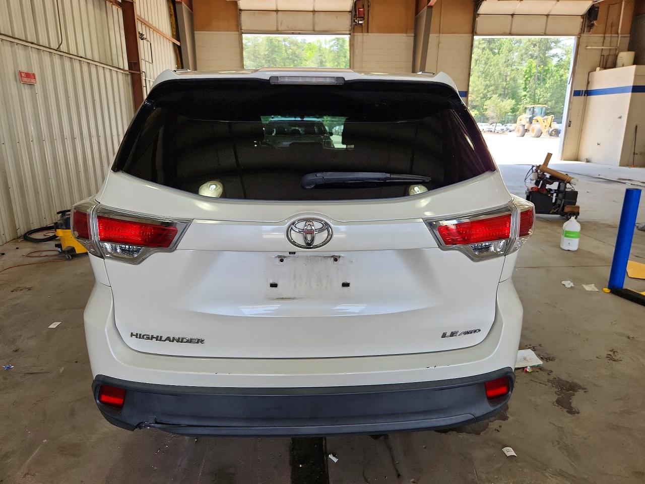 2015 Toyota Highlander Le White vin: 5TDBKRFH4FS121429