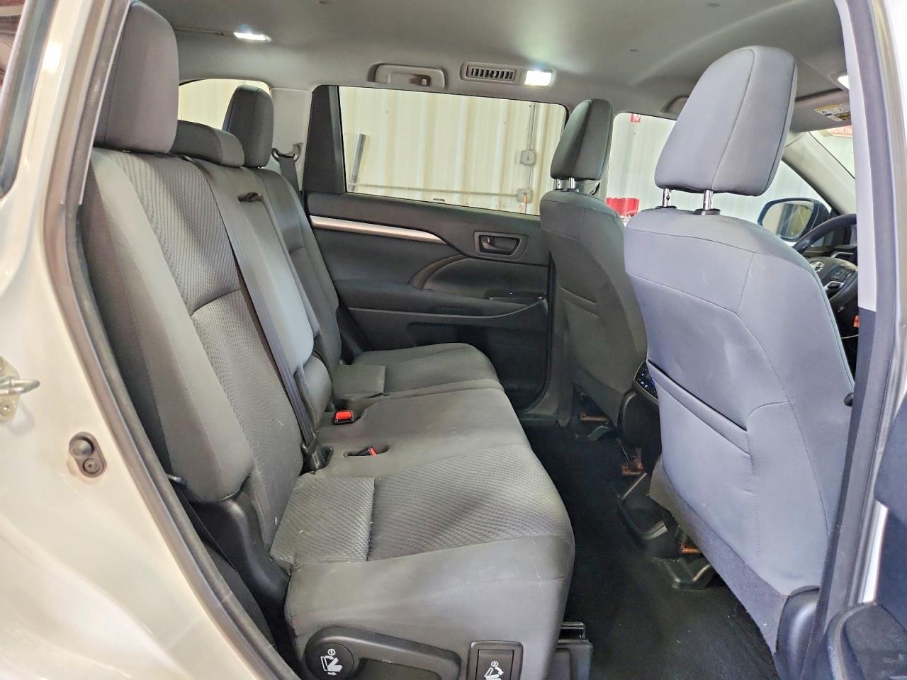 2015 Toyota Highlander Le White vin: 5TDBKRFH4FS121429