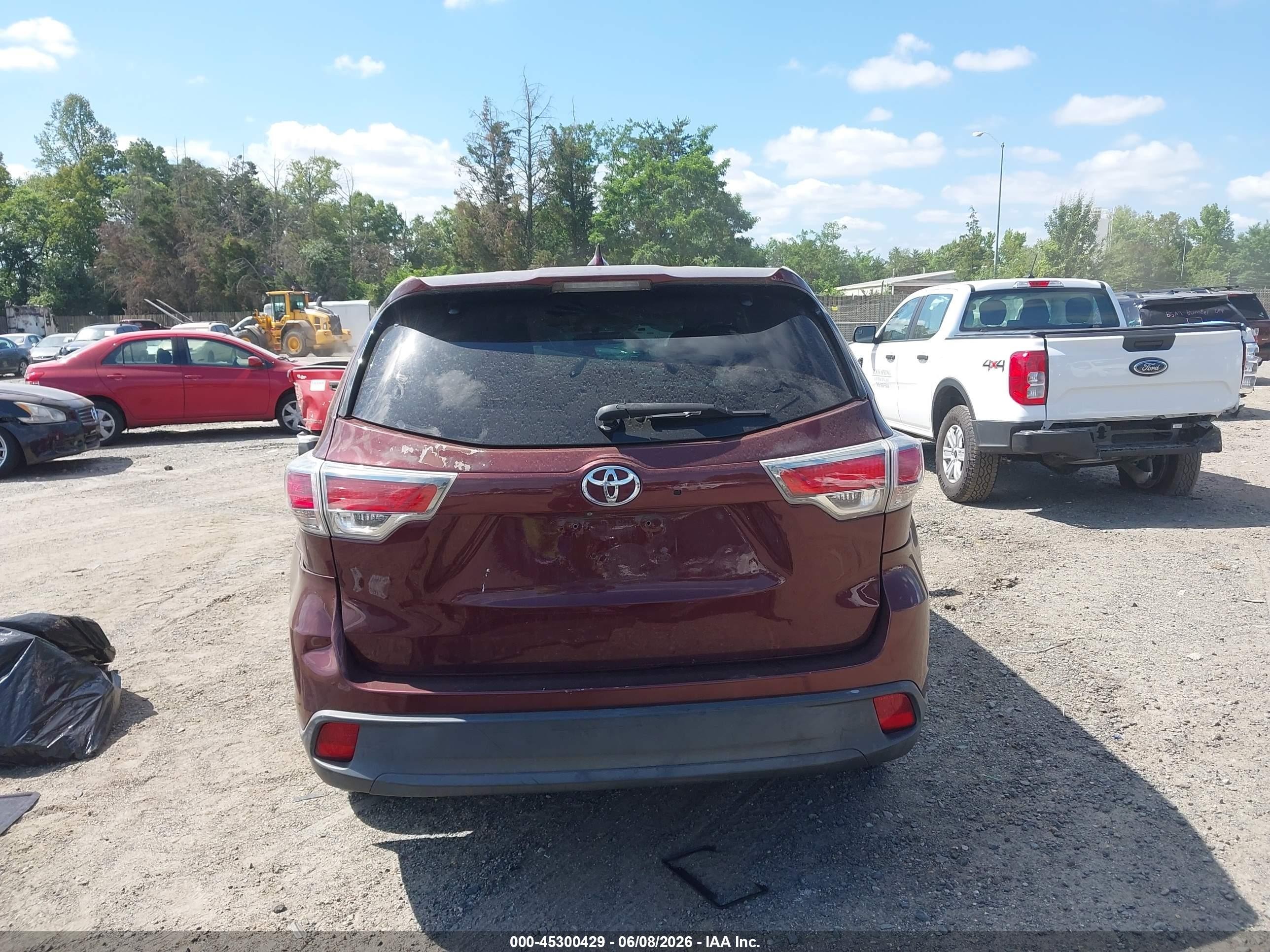 2015 Toyota Highlander Le Plus V6 Burgundy vin: 5TDBKRFH4FS154415