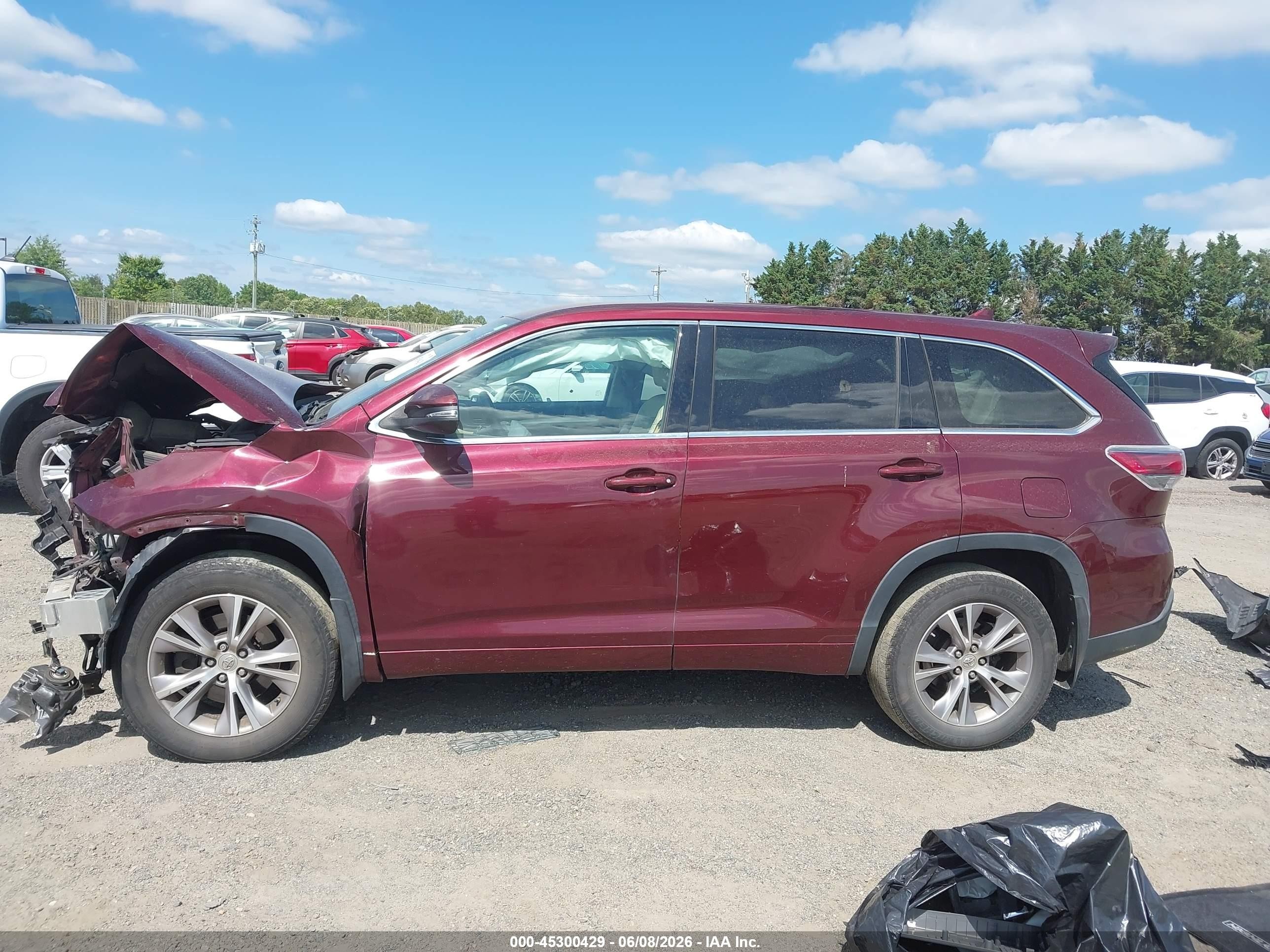 2015 Toyota Highlander Le Plus V6 Burgundy vin: 5TDBKRFH4FS154415