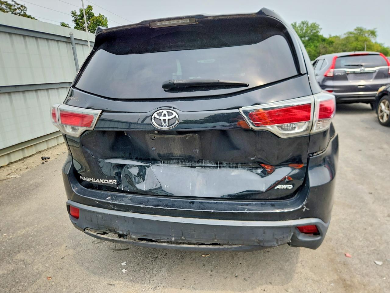 2016 Toyota Highlander Le Black vin: 5TDBKRFH4GS245251