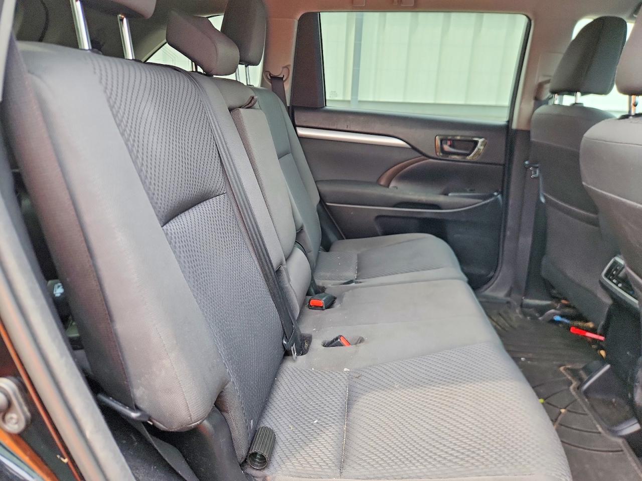 2016 Toyota Highlander Le Black vin: 5TDBKRFH4GS245251