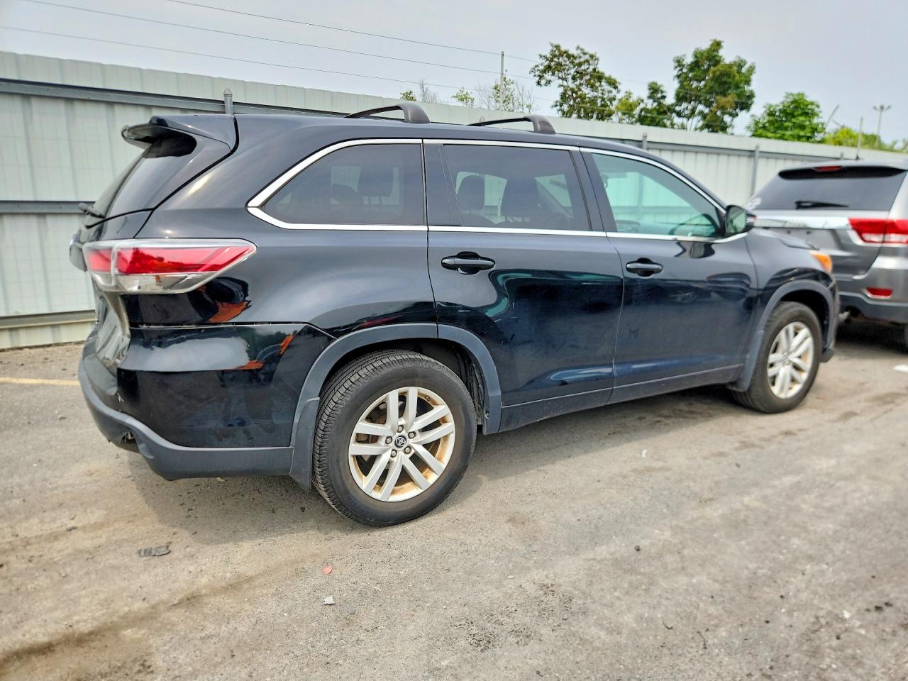 2016 Toyota Highlander Le Black vin: 5TDBKRFH4GS245251