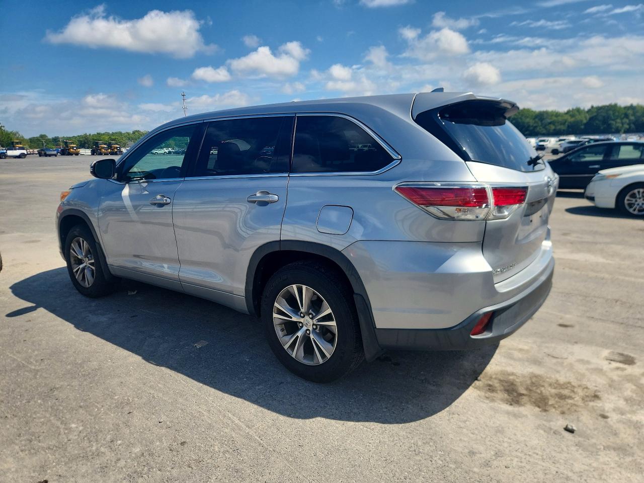 2014 Toyota Highlander Le Plus Silver vin: 5TDBKRFH5ES011682