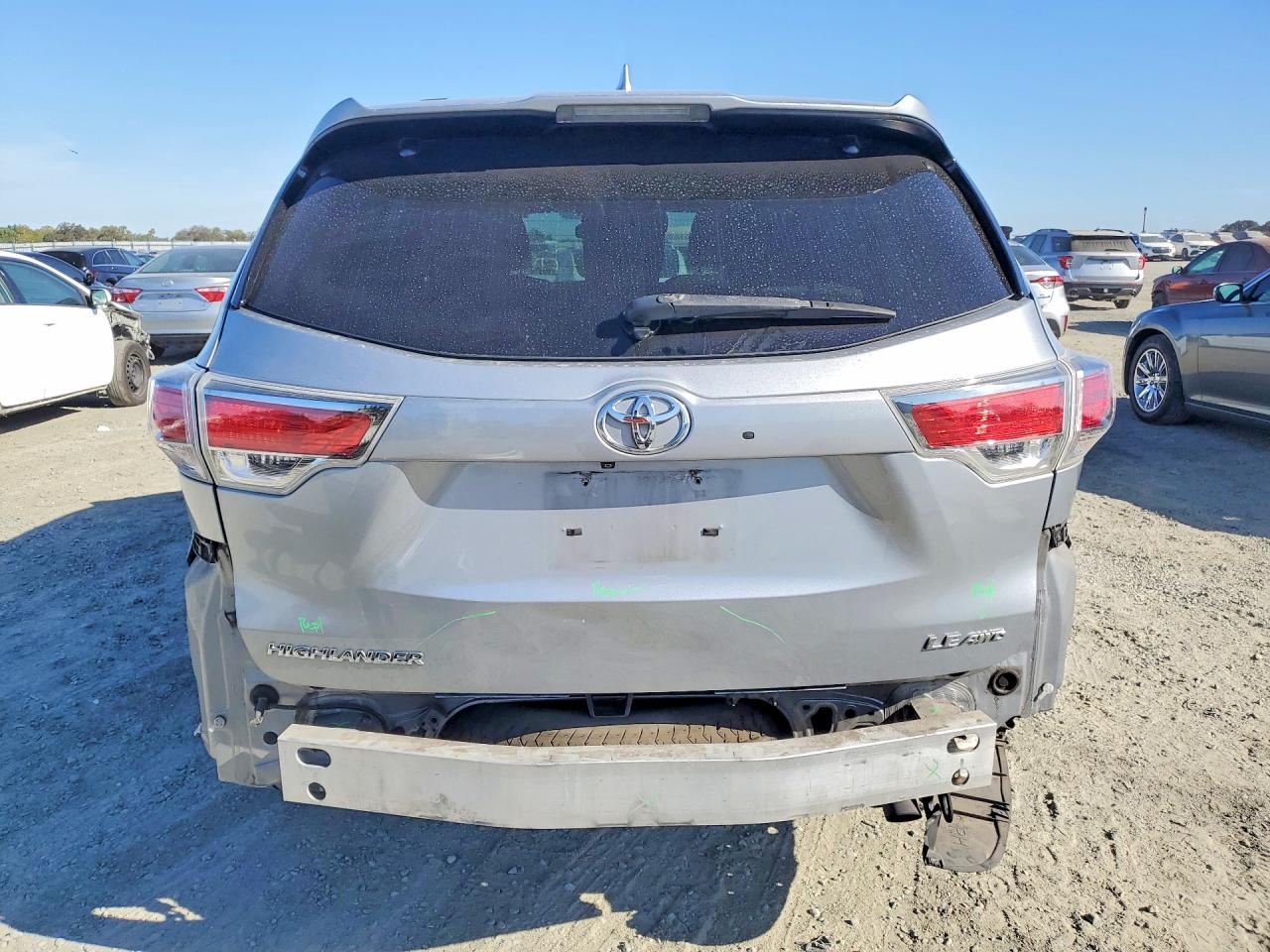 2014 Toyota Highlander Le Plus Silver vin: 5TDBKRFH5ES030653