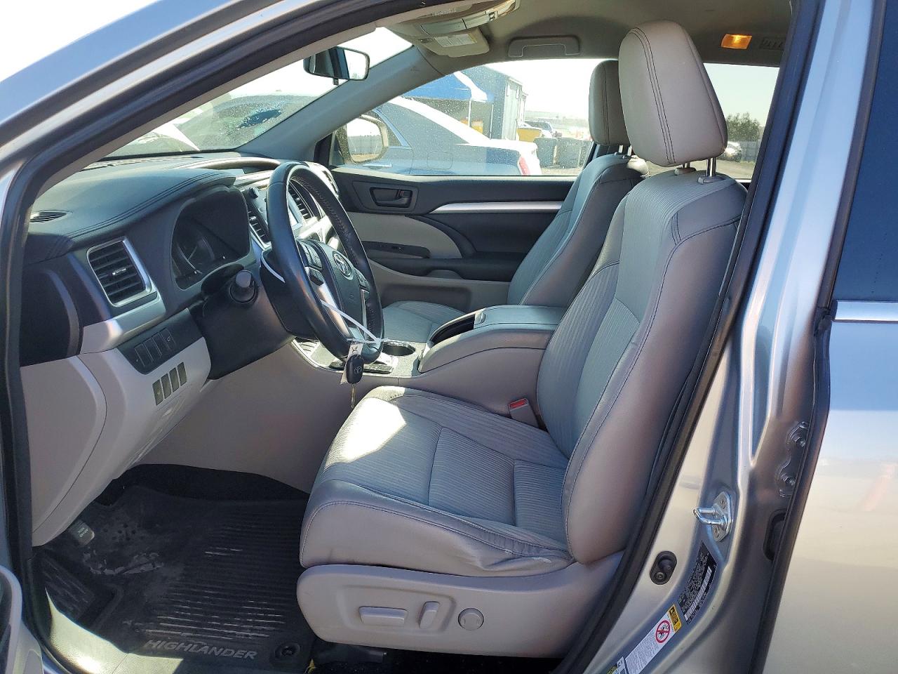 2014 Toyota Highlander Le Plus Silver vin: 5TDBKRFH5ES030653