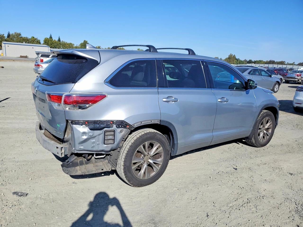 2014 Toyota Highlander Le Plus Silver vin: 5TDBKRFH5ES030653