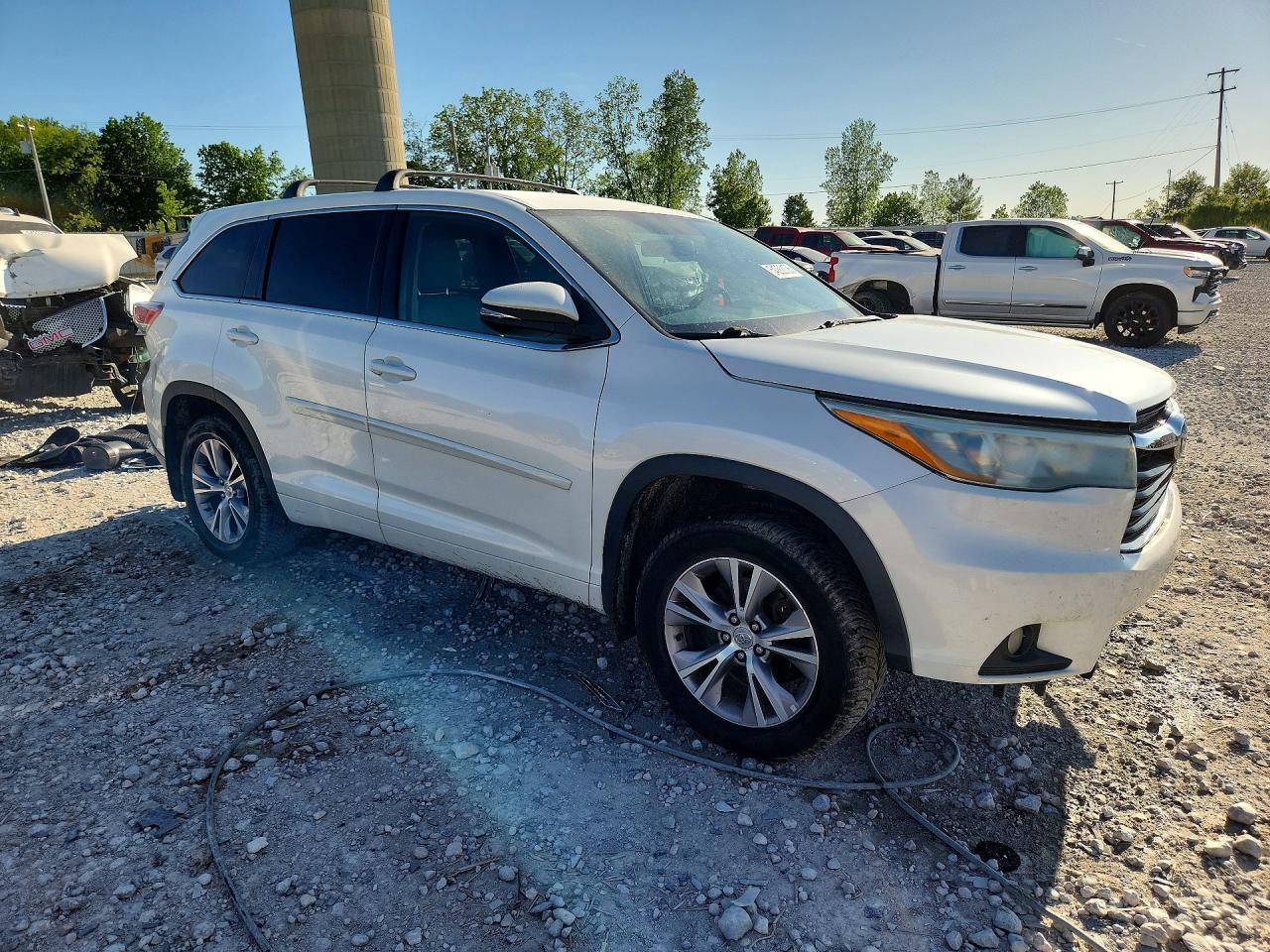 2015 Toyota Highlander Le Plus White vin: 5TDBKRFH5FS088098