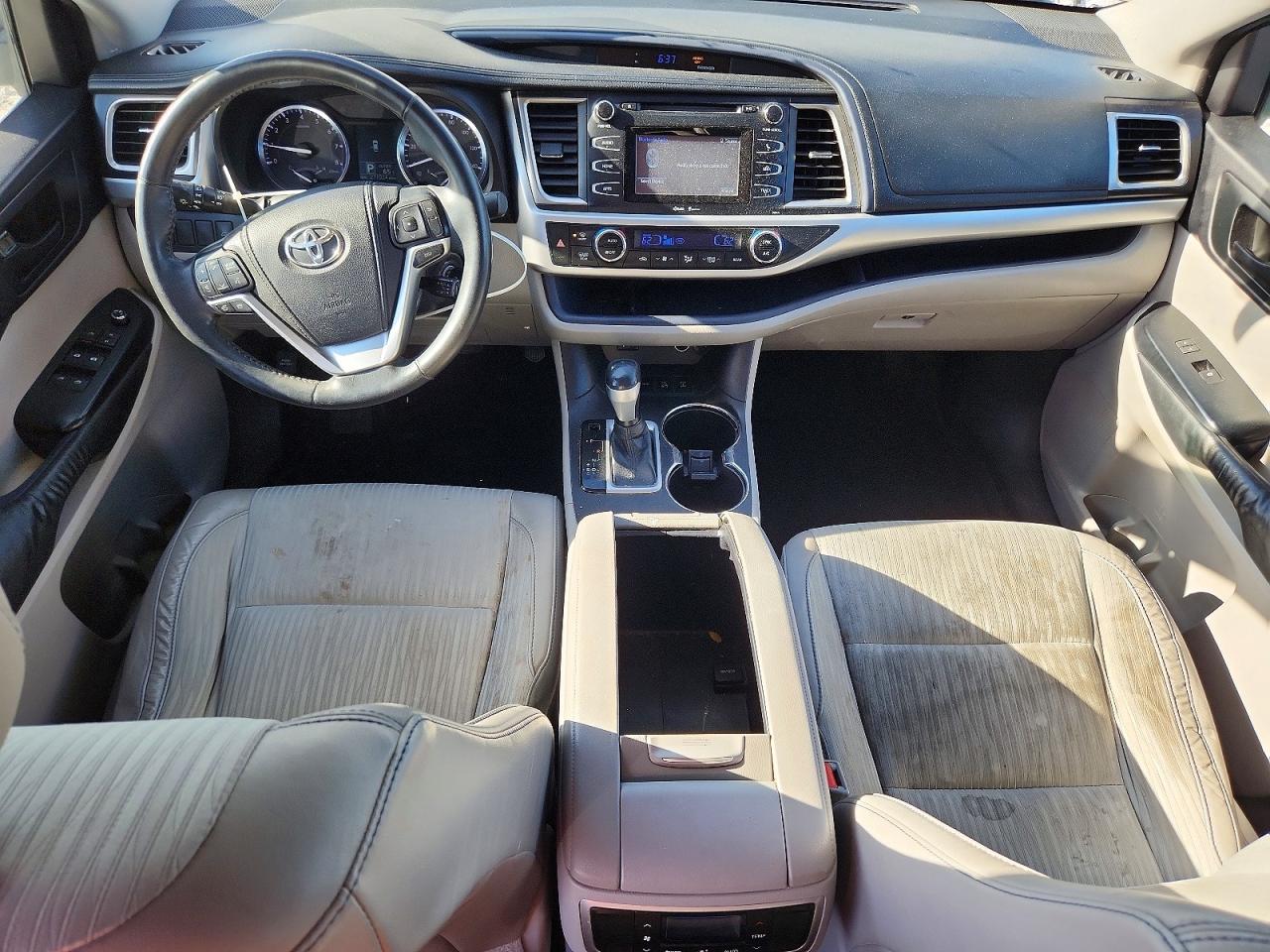 2015 Toyota Highlander Le Plus White vin: 5TDBKRFH5FS088098