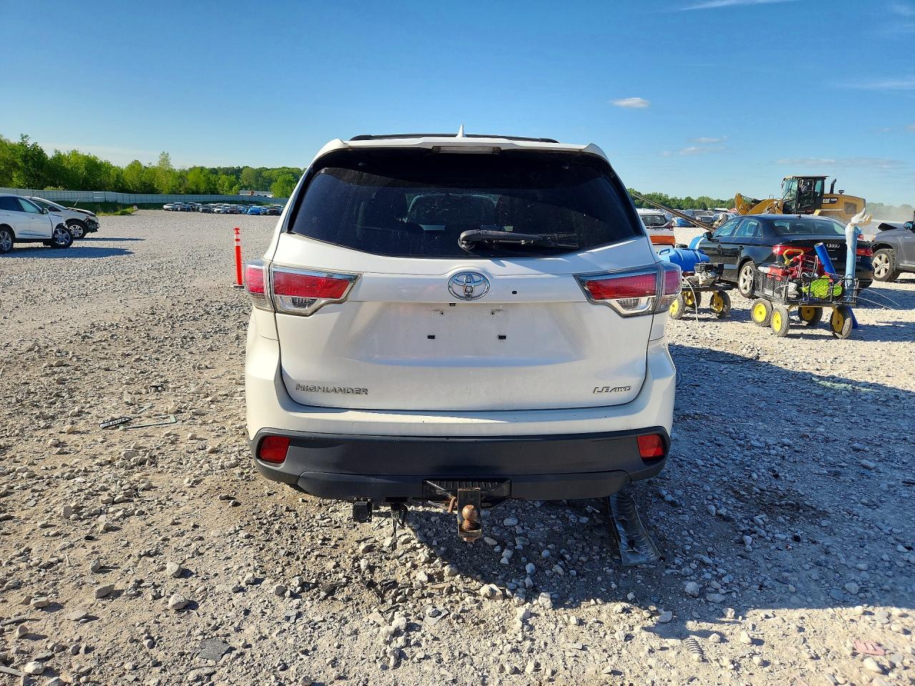 2015 Toyota Highlander Le Plus White vin: 5TDBKRFH5FS088098