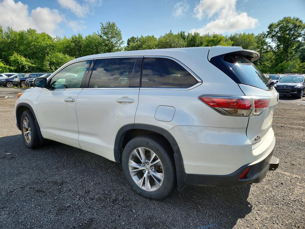 2015 Toyota Highlander Le Plus White vin: 5TDBKRFH5FS114795