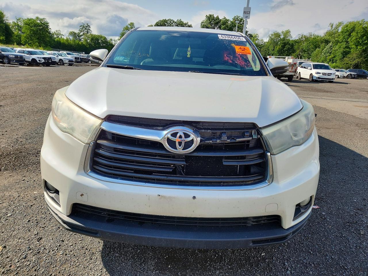 2015 Toyota Highlander Le Plus White vin: 5TDBKRFH5FS114795