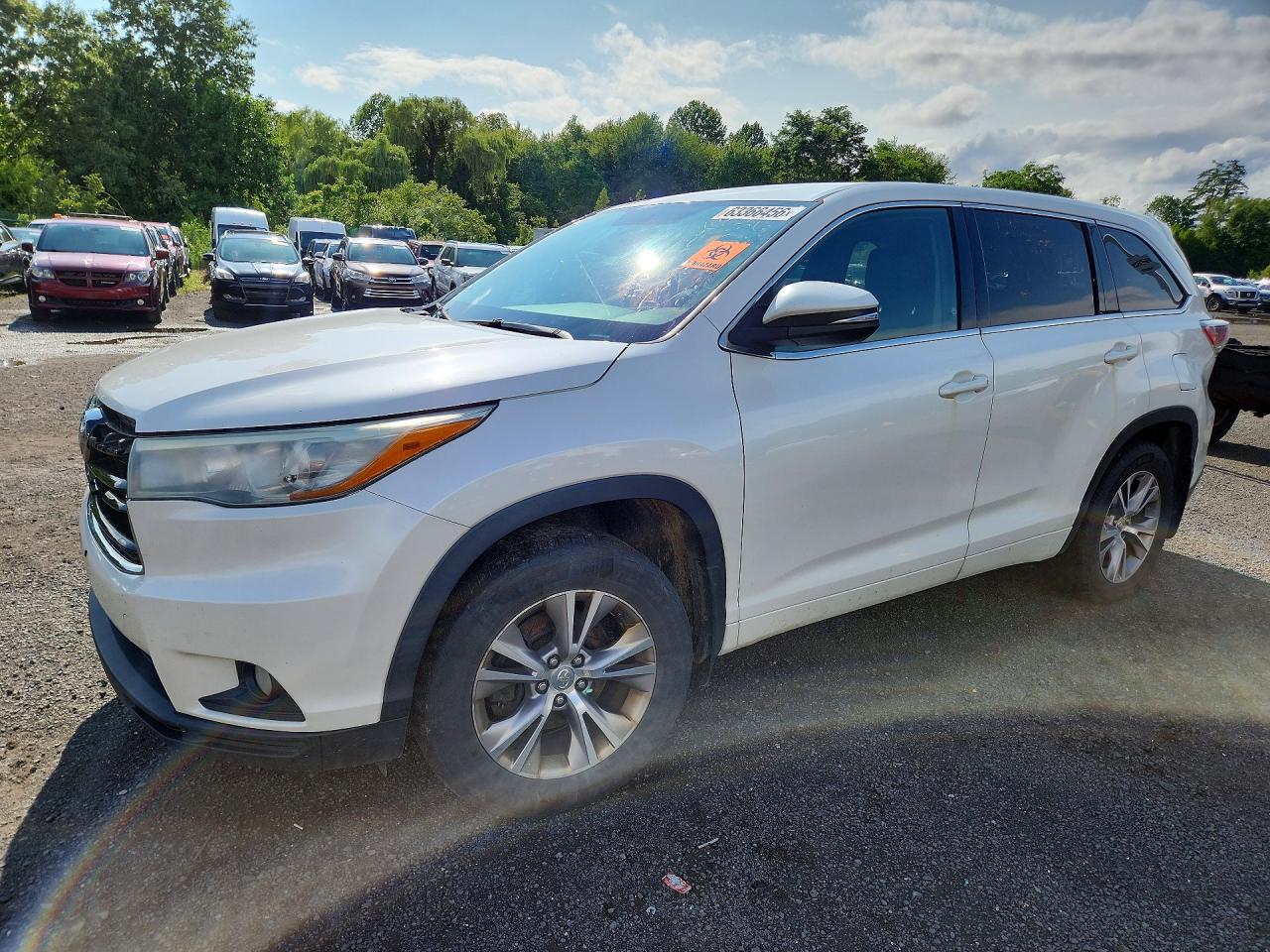 2015 Toyota Highlander Le Plus White vin: 5TDBKRFH5FS114795