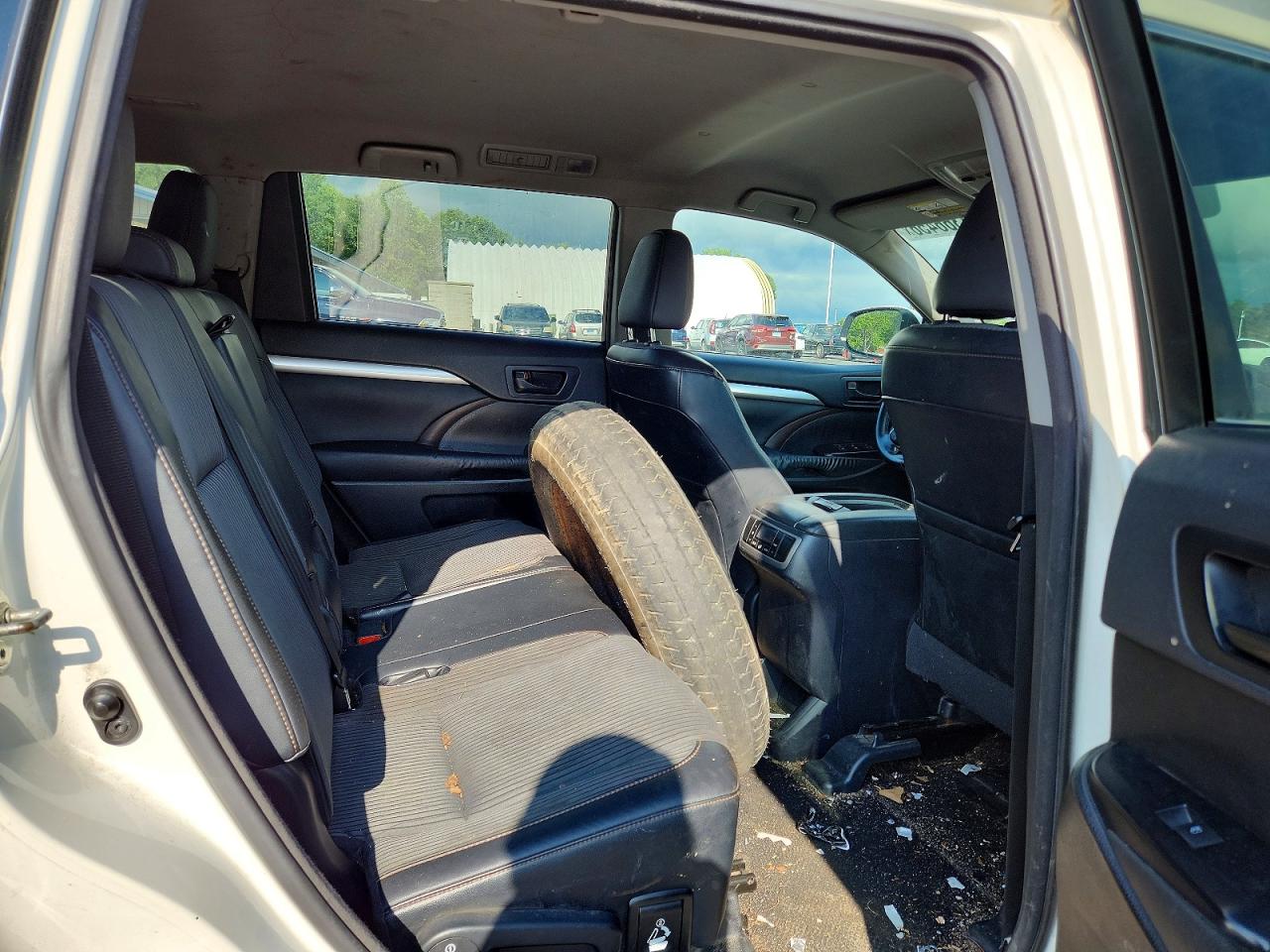 2015 Toyota Highlander Le Plus White vin: 5TDBKRFH5FS114795