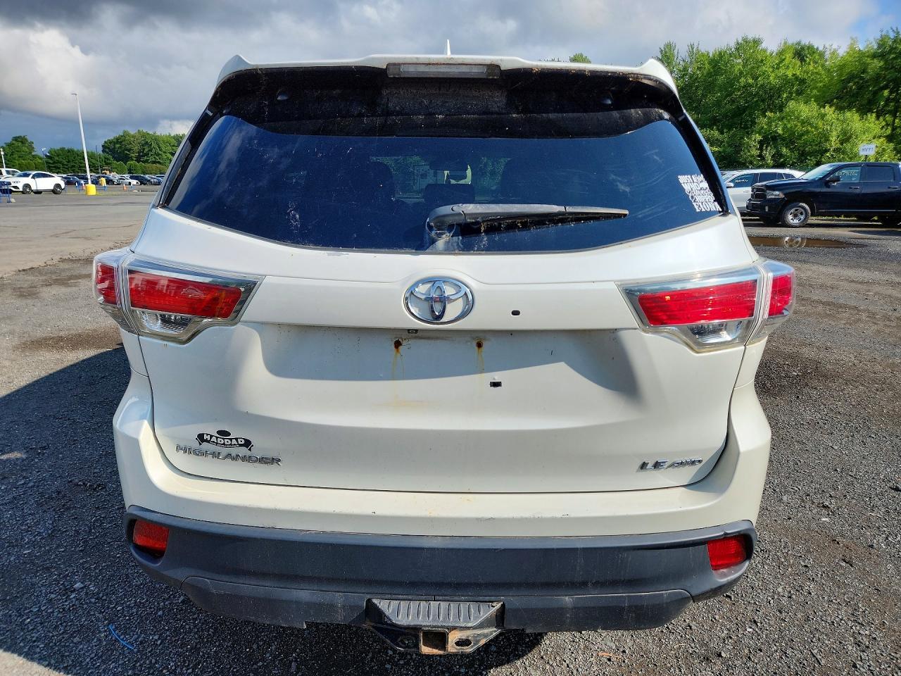 2015 Toyota Highlander Le Plus White vin: 5TDBKRFH5FS114795
