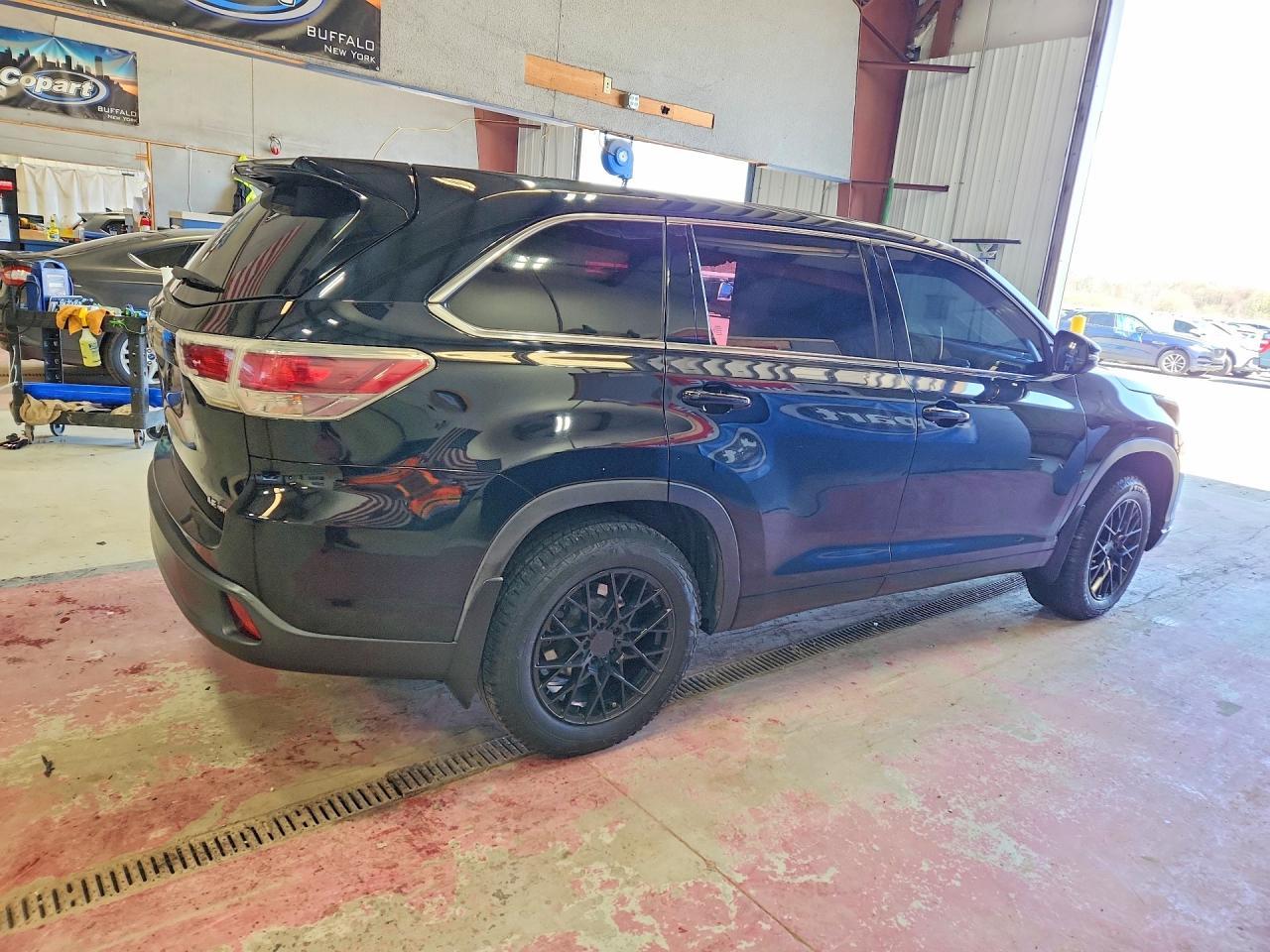 2015 Toyota Highlander Le Black vin: 5TDBKRFH5FS143018