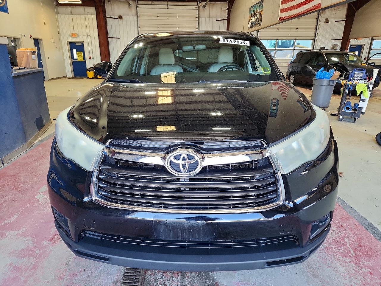 2015 Toyota Highlander Le Black vin: 5TDBKRFH5FS143018