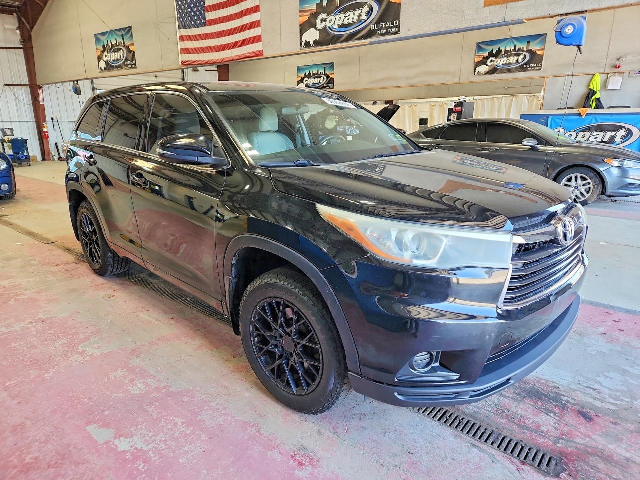 2015 Toyota Highlander Le Black vin: 5TDBKRFH5FS143018