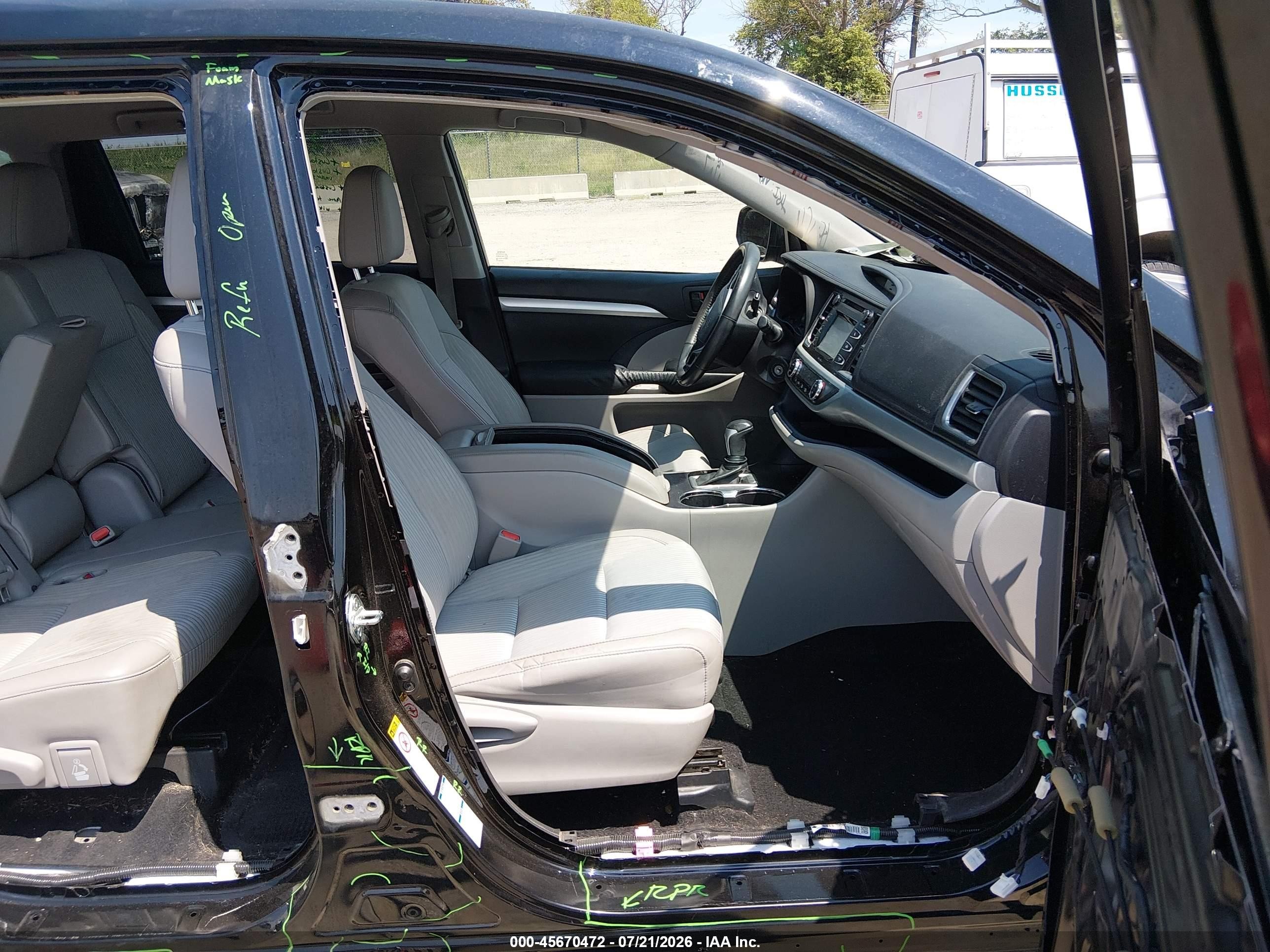2015 Toyota Highlander Le Plus V6 Черный vin: 5TDBKRFH5FS145738