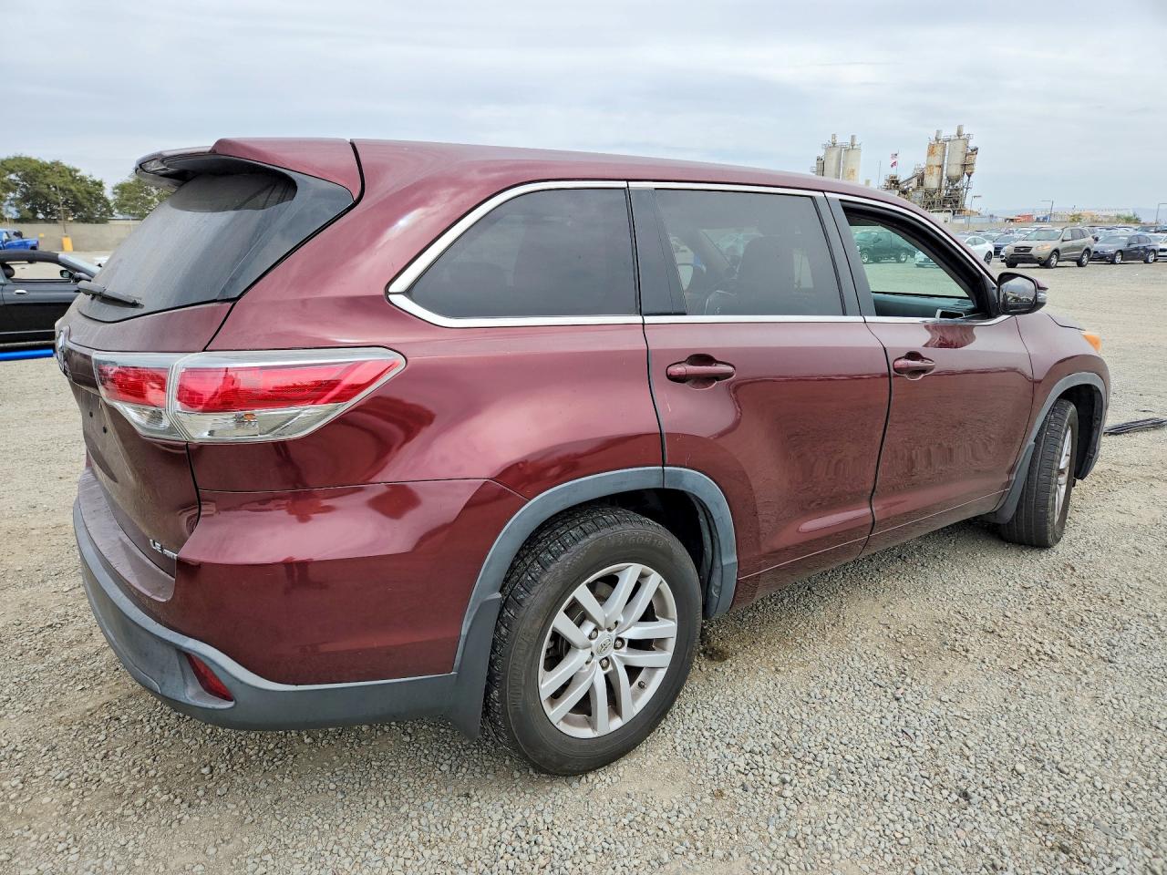 2015 Toyota Highlander Le Burgundy vin: 5TDBKRFH5FS184927