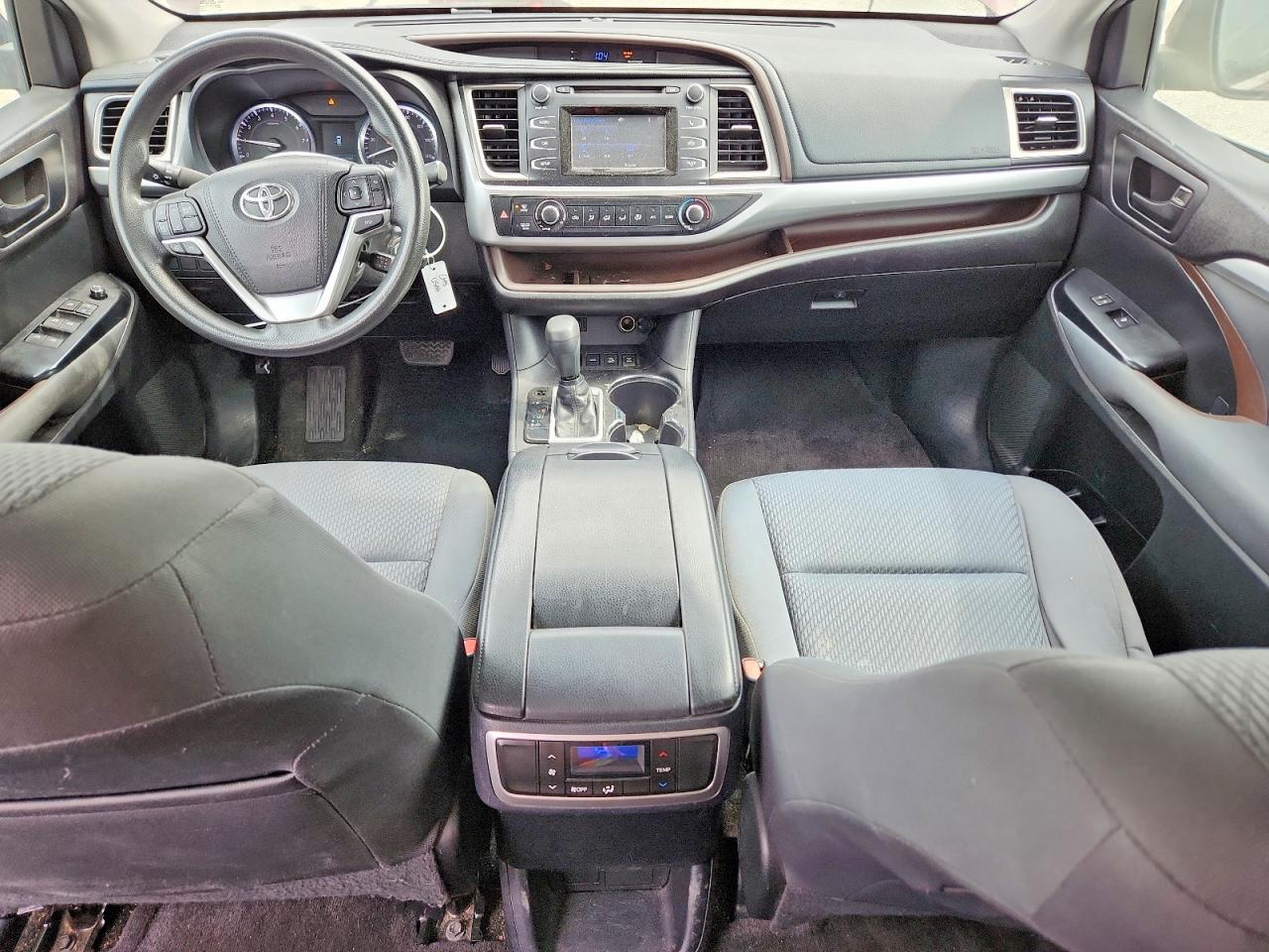 2015 Toyota Highlander Le Burgundy vin: 5TDBKRFH5FS184927
