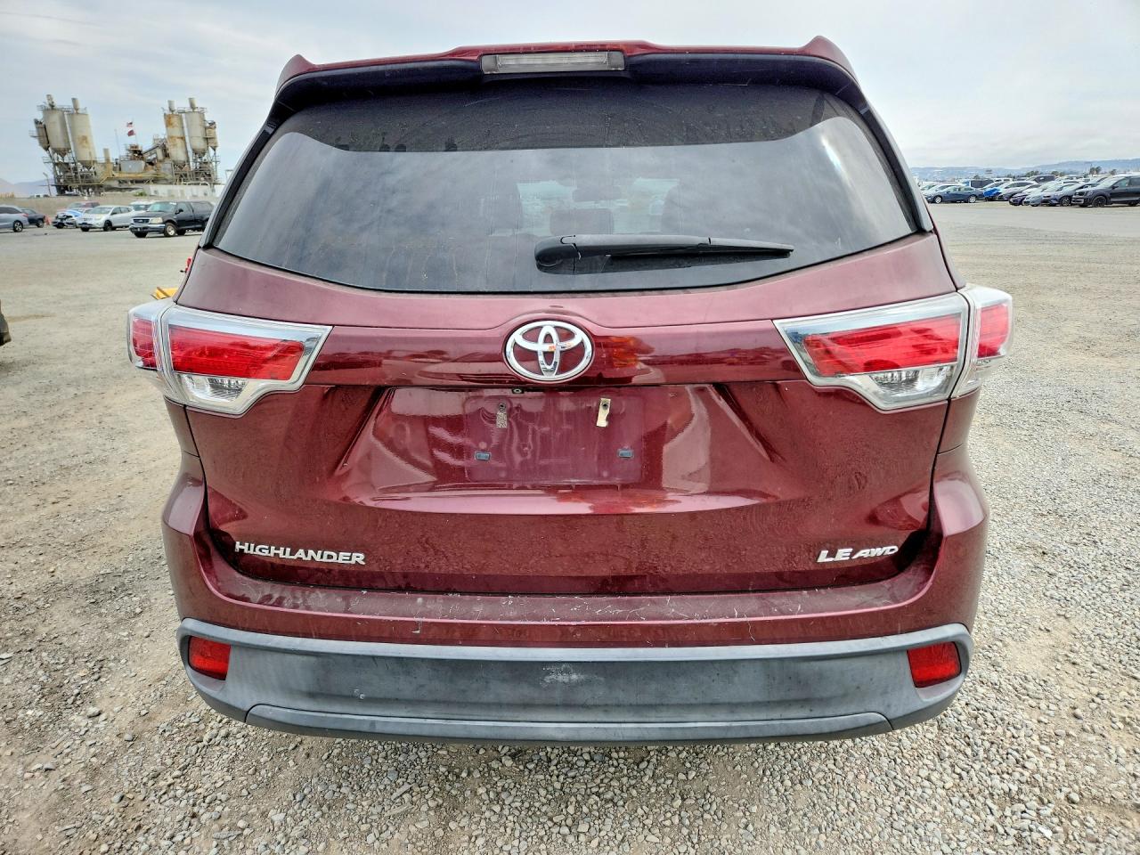 2015 Toyota Highlander Le Burgundy vin: 5TDBKRFH5FS184927