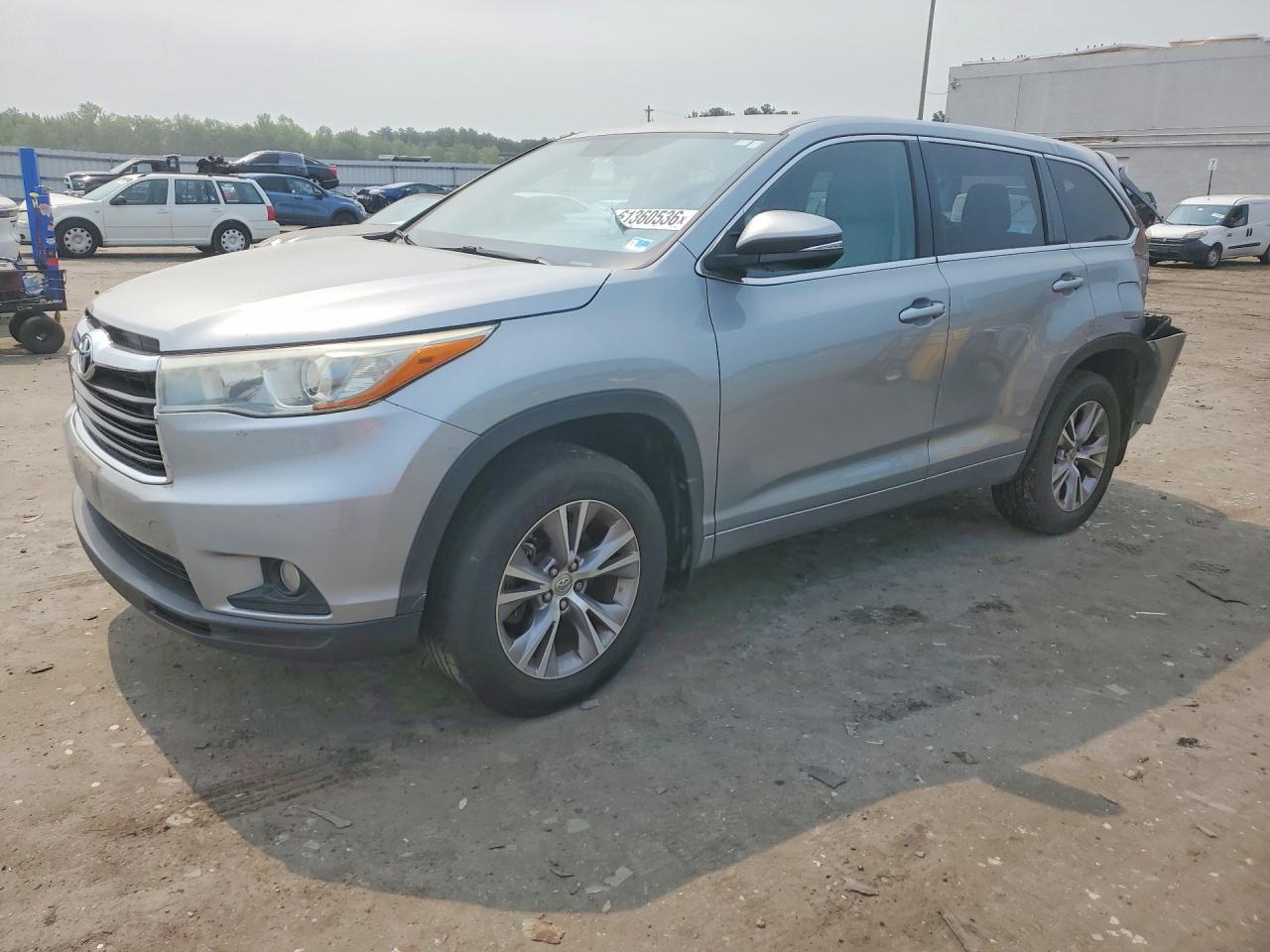 2015 Toyota Highlander Le Plus Серебряный vin: 5TDBKRFH5FS193885