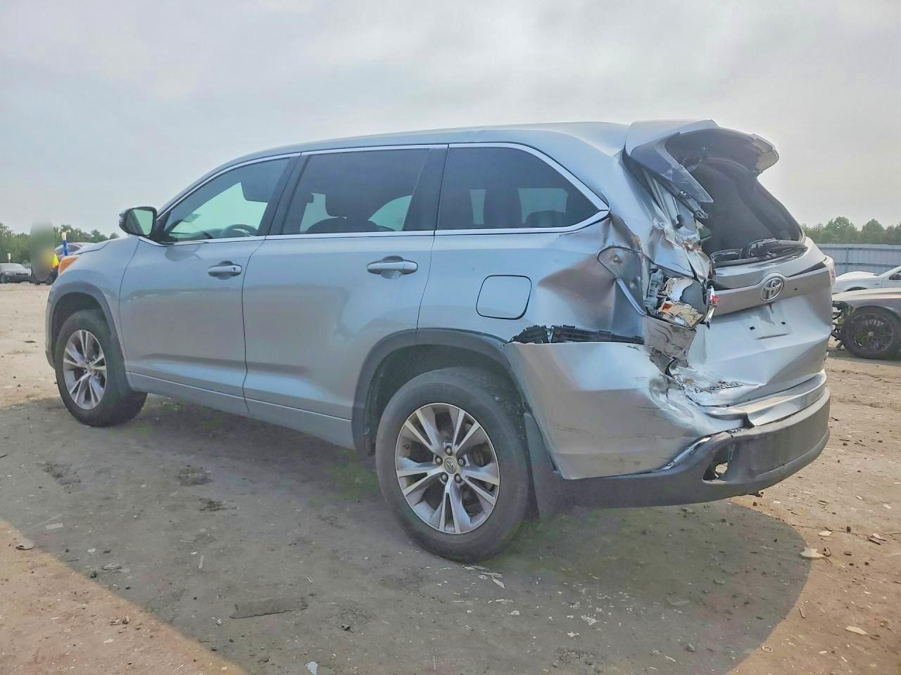 2015 Toyota Highlander Le Plus Серебряный vin: 5TDBKRFH5FS193885