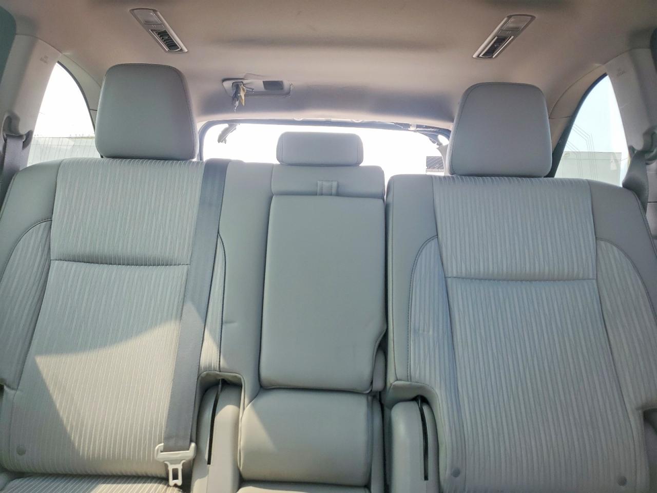 2015 Toyota Highlander Le Plus Серебряный vin: 5TDBKRFH5FS193885