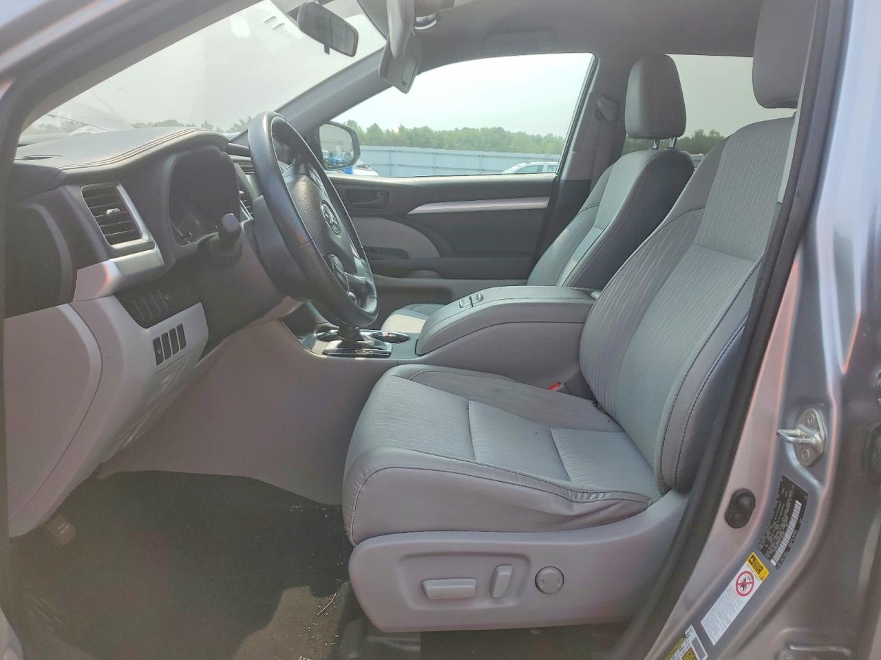 2015 Toyota Highlander Le Plus Серебряный vin: 5TDBKRFH5FS193885