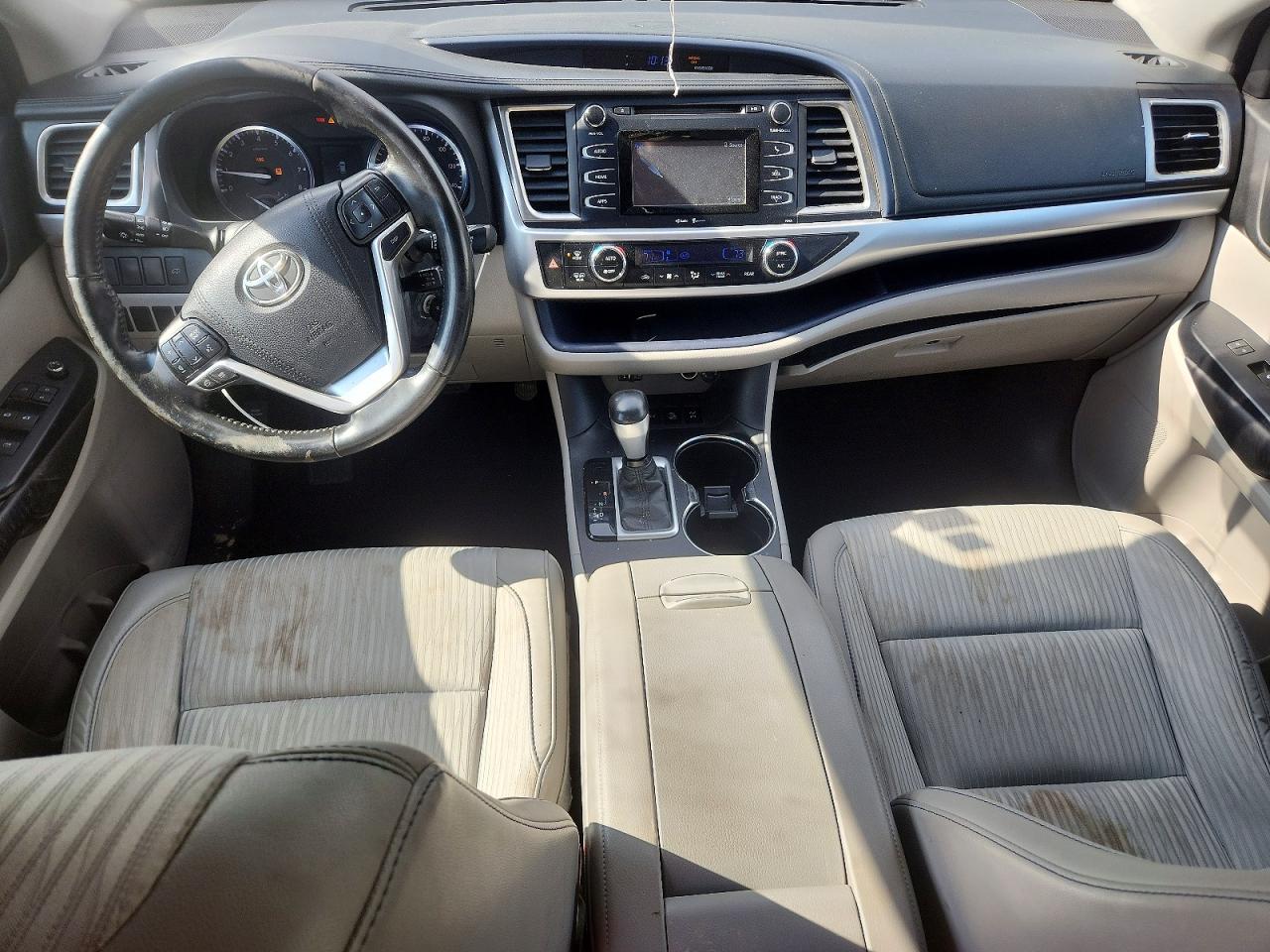 2015 Toyota Highlander Le Plus Silver vin: 5TDBKRFH5FS204626