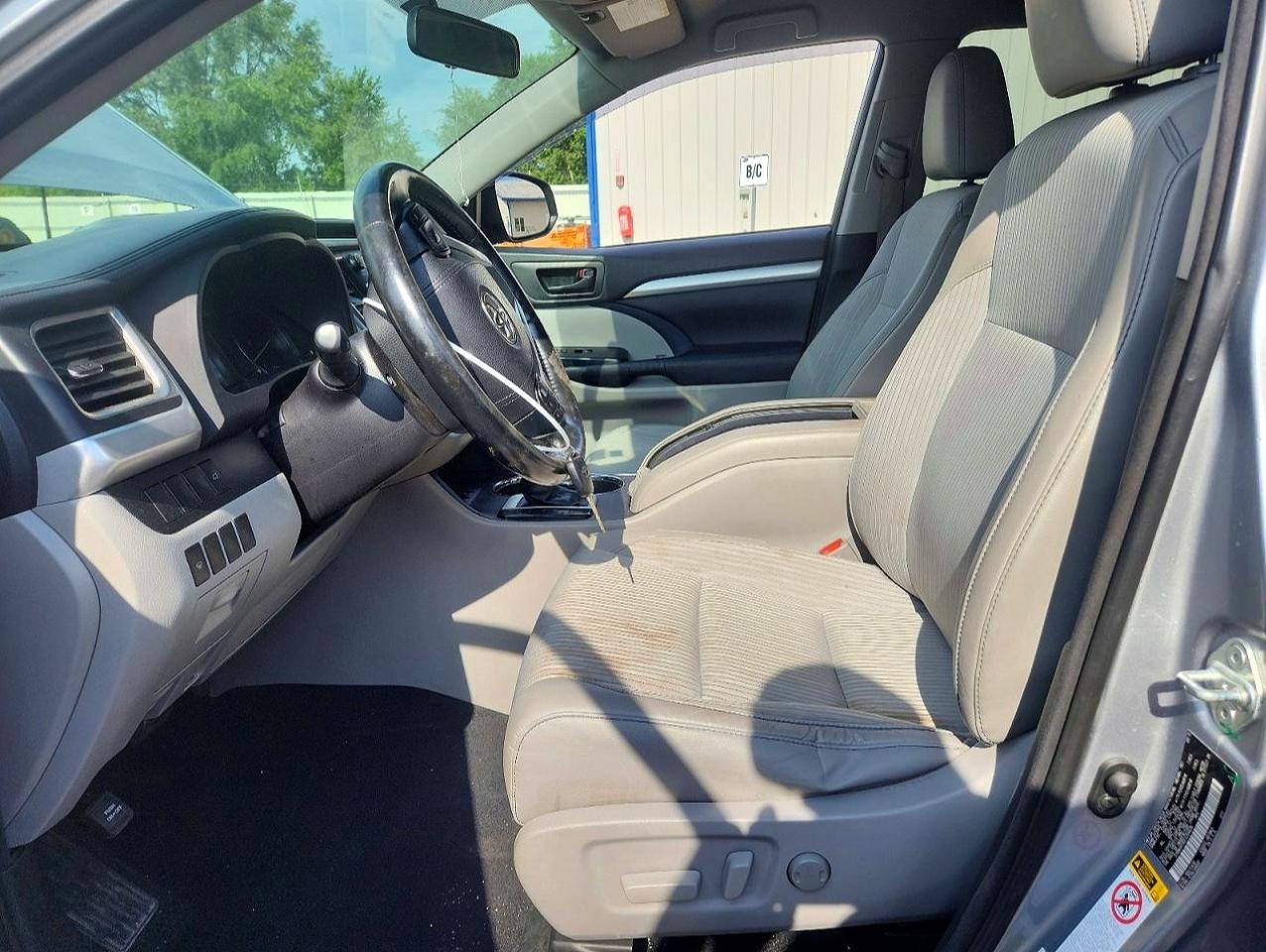 2015 Toyota Highlander Le Plus Silver vin: 5TDBKRFH5FS204626