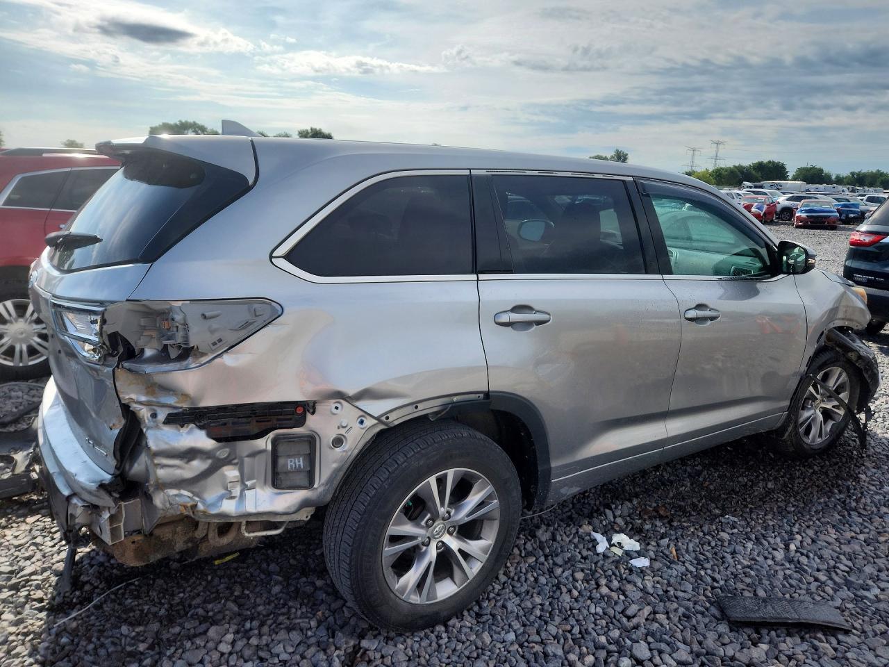 2015 Toyota Highlander Le Plus Silver vin: 5TDBKRFH5FS204626